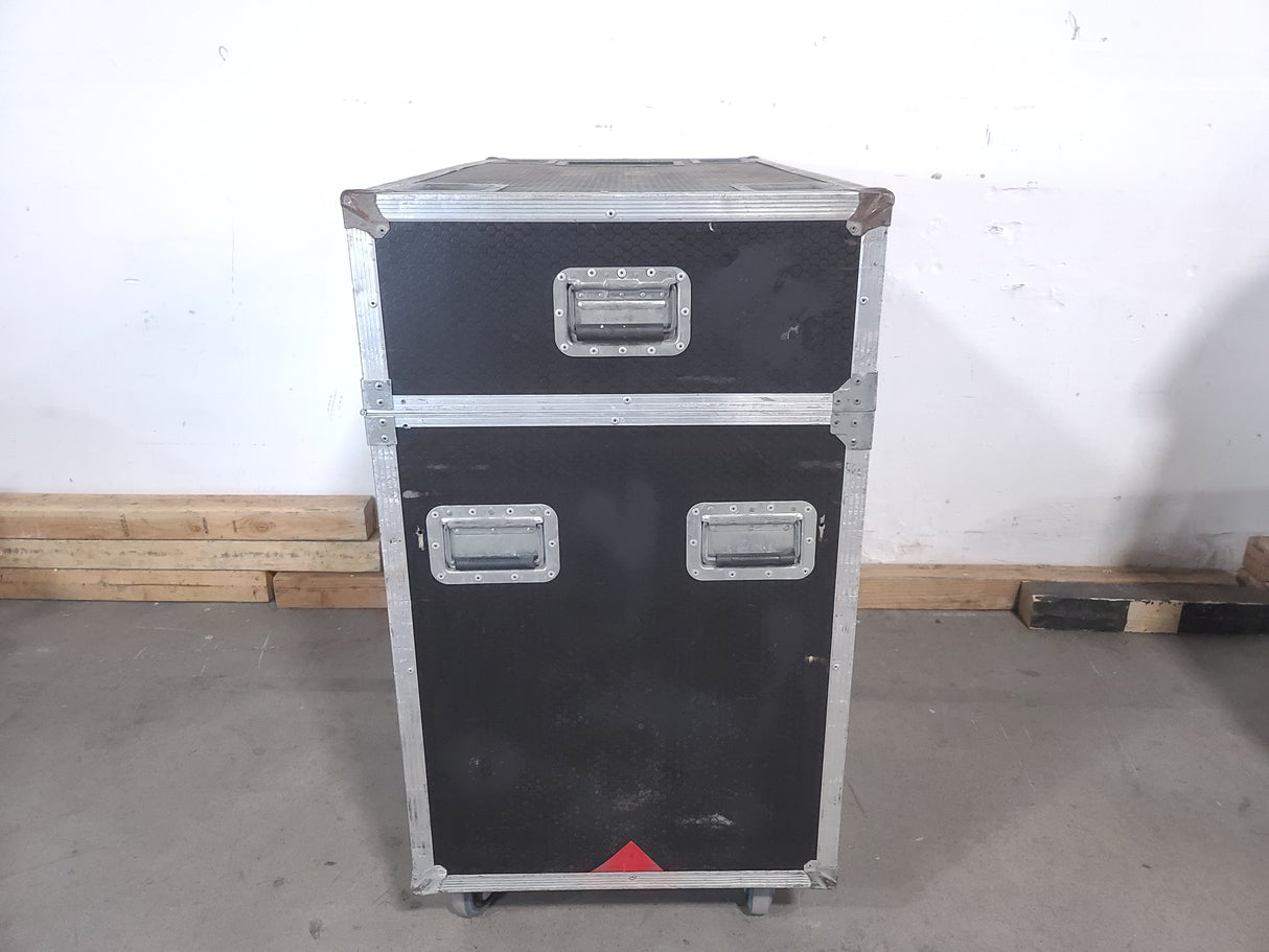 (2) Vari-Lite VLX Wash Moving Head Lights w/ (4) Mounting Brackets & (4) Mounting Clamp in Wheeled Road Case