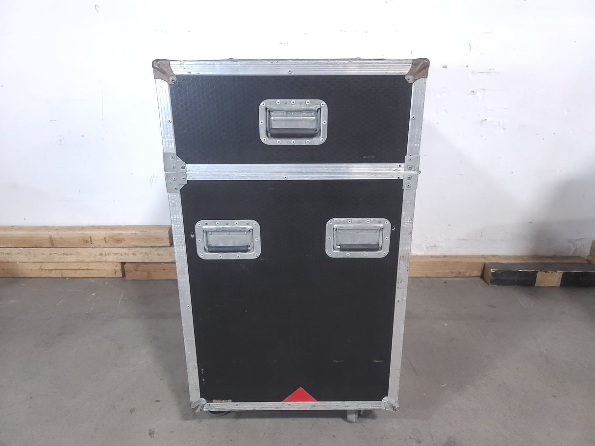 (2) Vari-Lite VLX Wash Moving Head Lights w/ (4) Mounting Brackets & (4) Mounting Clamp in Wheeled Road Case