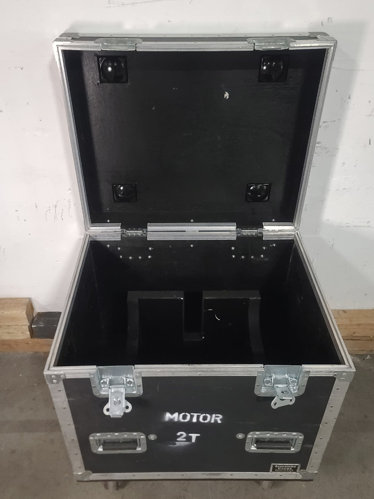 Armando Cases (22x28x21) Wheeled Road Case