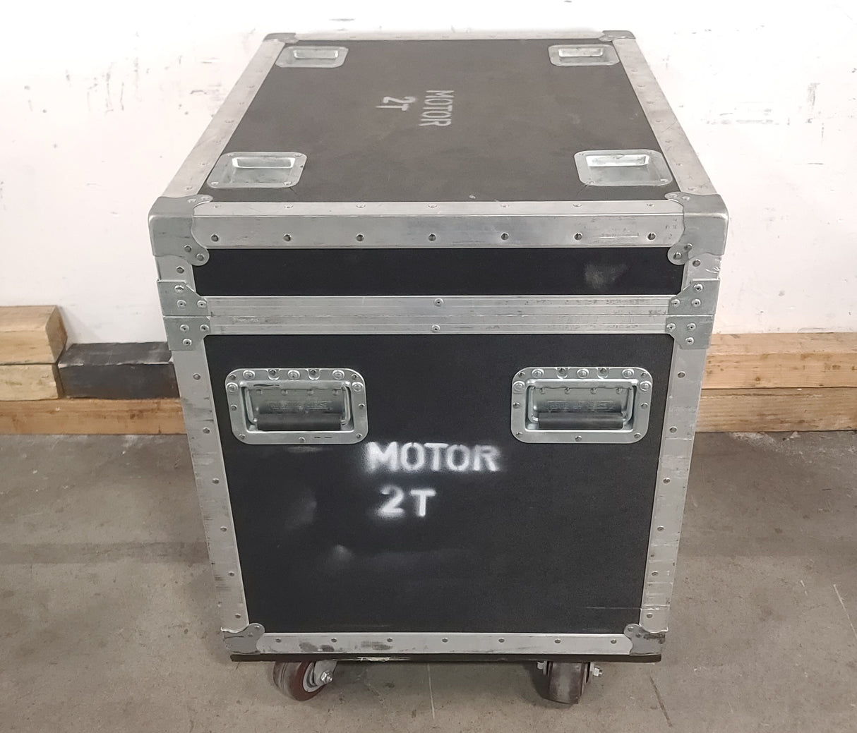 Armando Cases (22x28x21) Wheeled Road Case