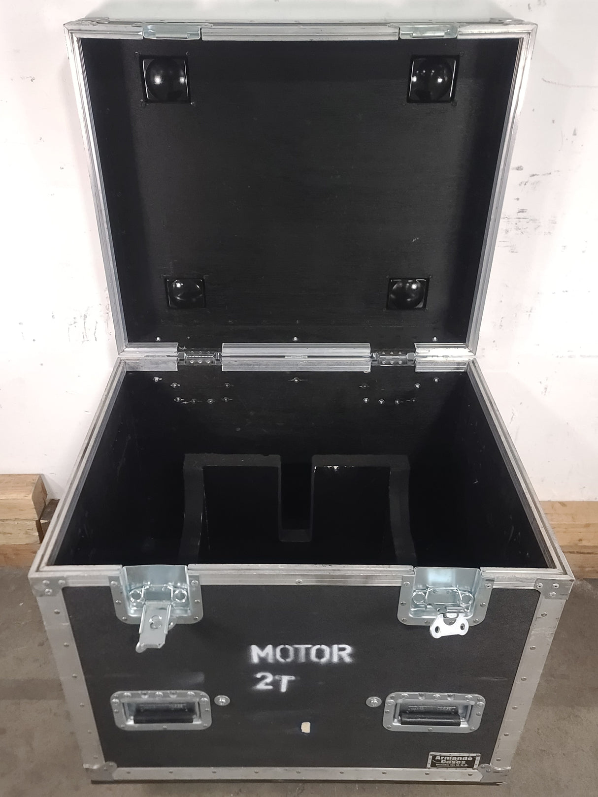 Armando Cases (22x28x21) Wheeled Road Case