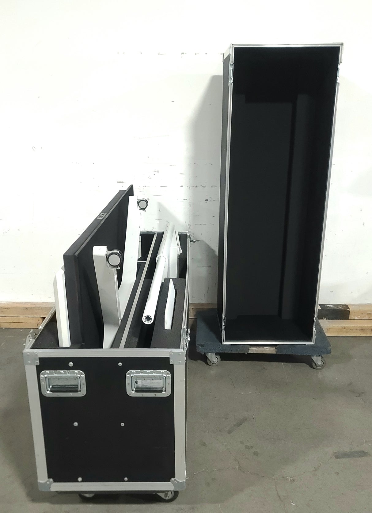 Samsung WM55H Flip 55' Interactive Digital Flipchart w/ Rolling Stand, Wireless Display Adapter, PSU, Touch Pad, in wheeled Road Case