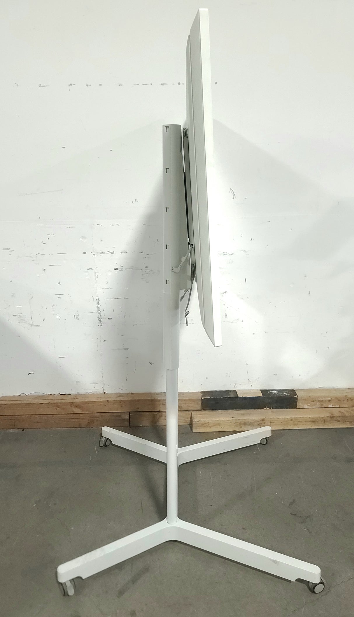 Samsung WM55H Flip 55' Interactive Digital Flipchart w/ Rolling Stand, Wireless Display Adapter, PSU, Touch Pad, in wheeled Road Case