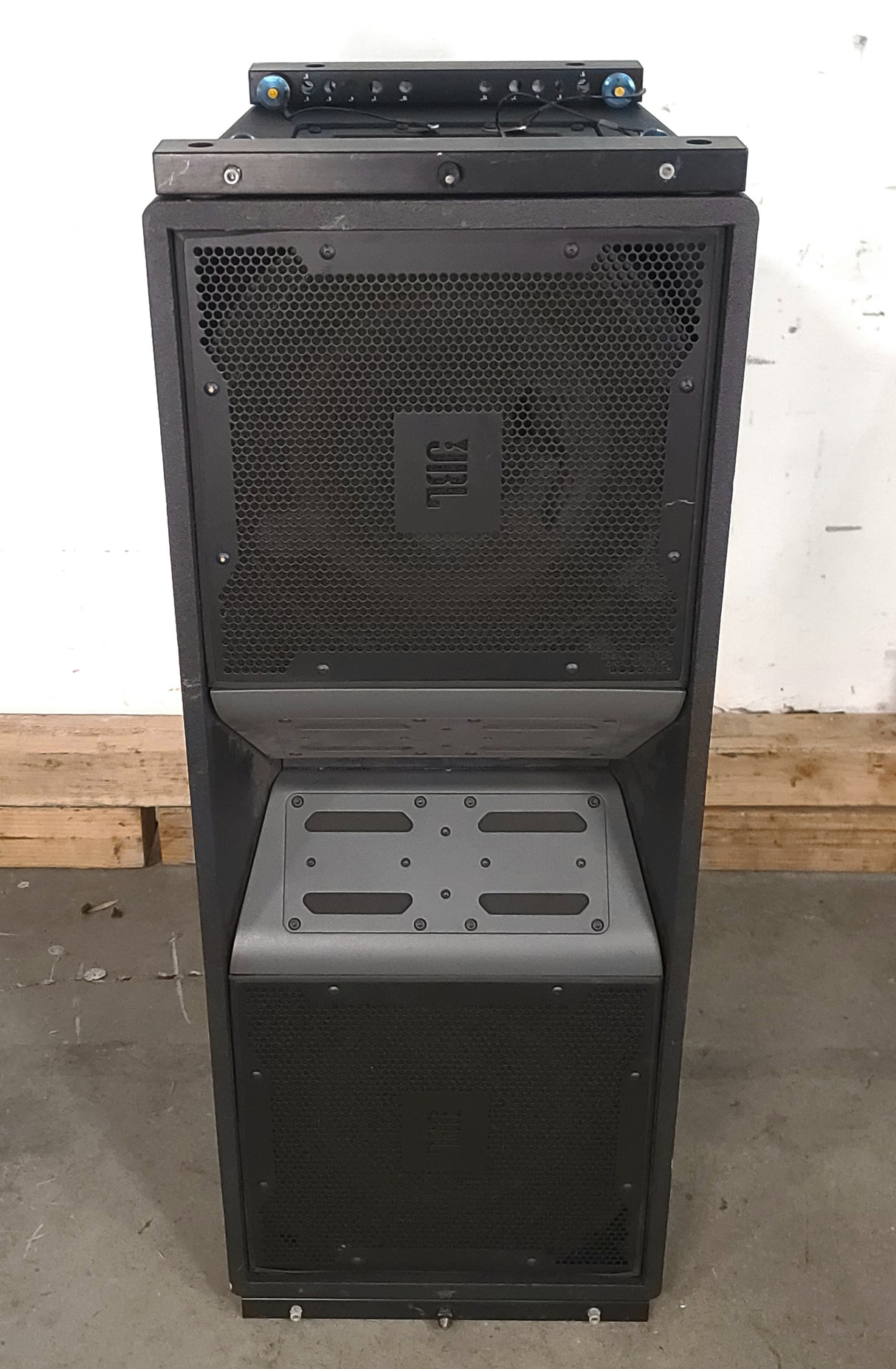JBL VT4888 VerTec Series 3-Way Passive Line Array Speaker w/ Wheeled Dolly and Soft Cover