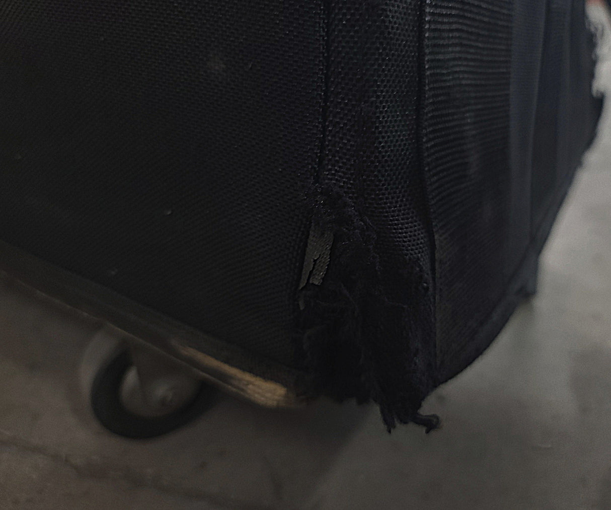 JBL VT4888 VerTec Series 3-Way Passive Line Array Speaker w/ Wheeled Dolly and Soft Cover