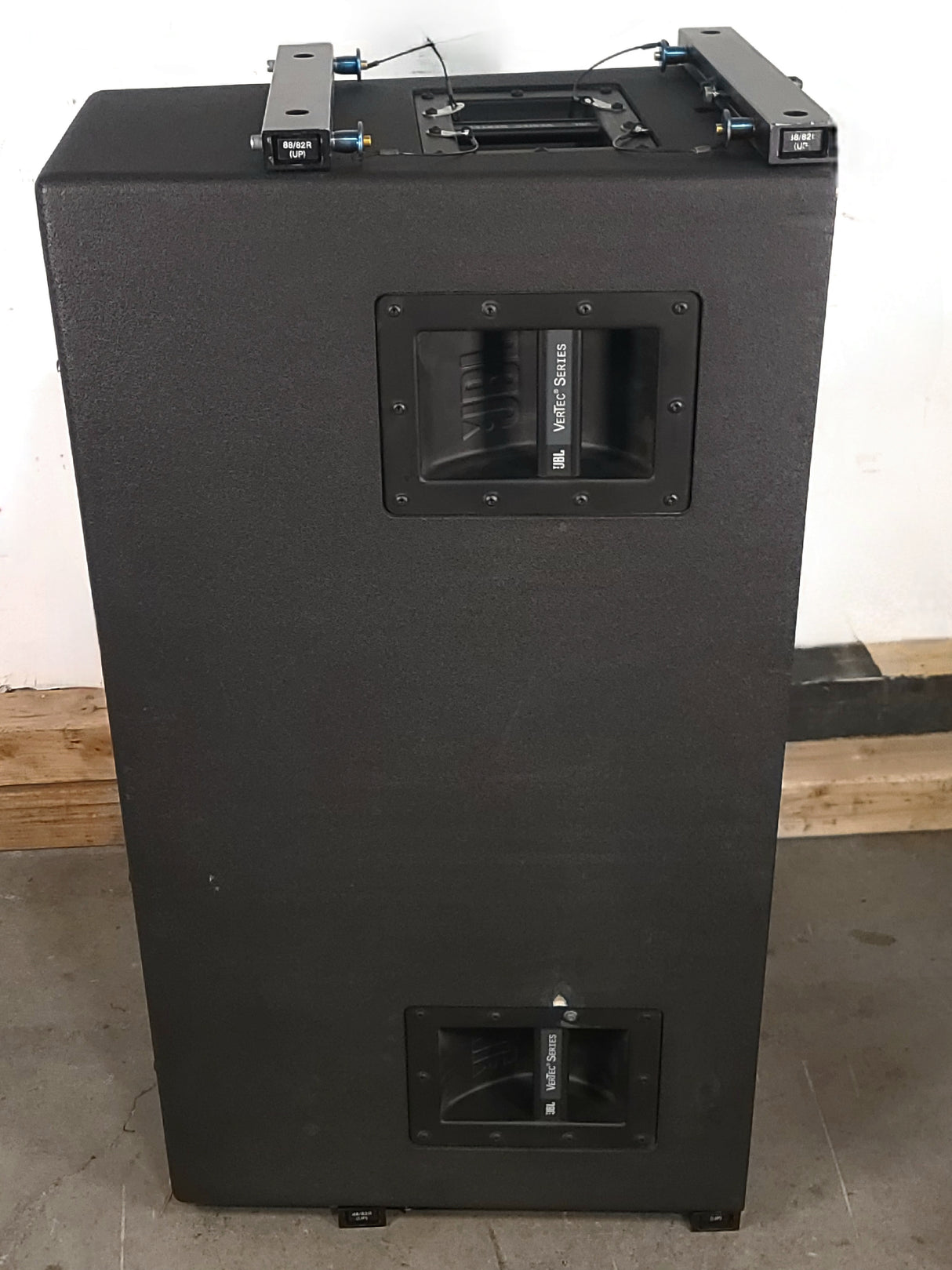 JBL VT4888 VerTec Series 3-Way Passive Line Array Speaker w/ Wheeled Dolly and Soft Cover