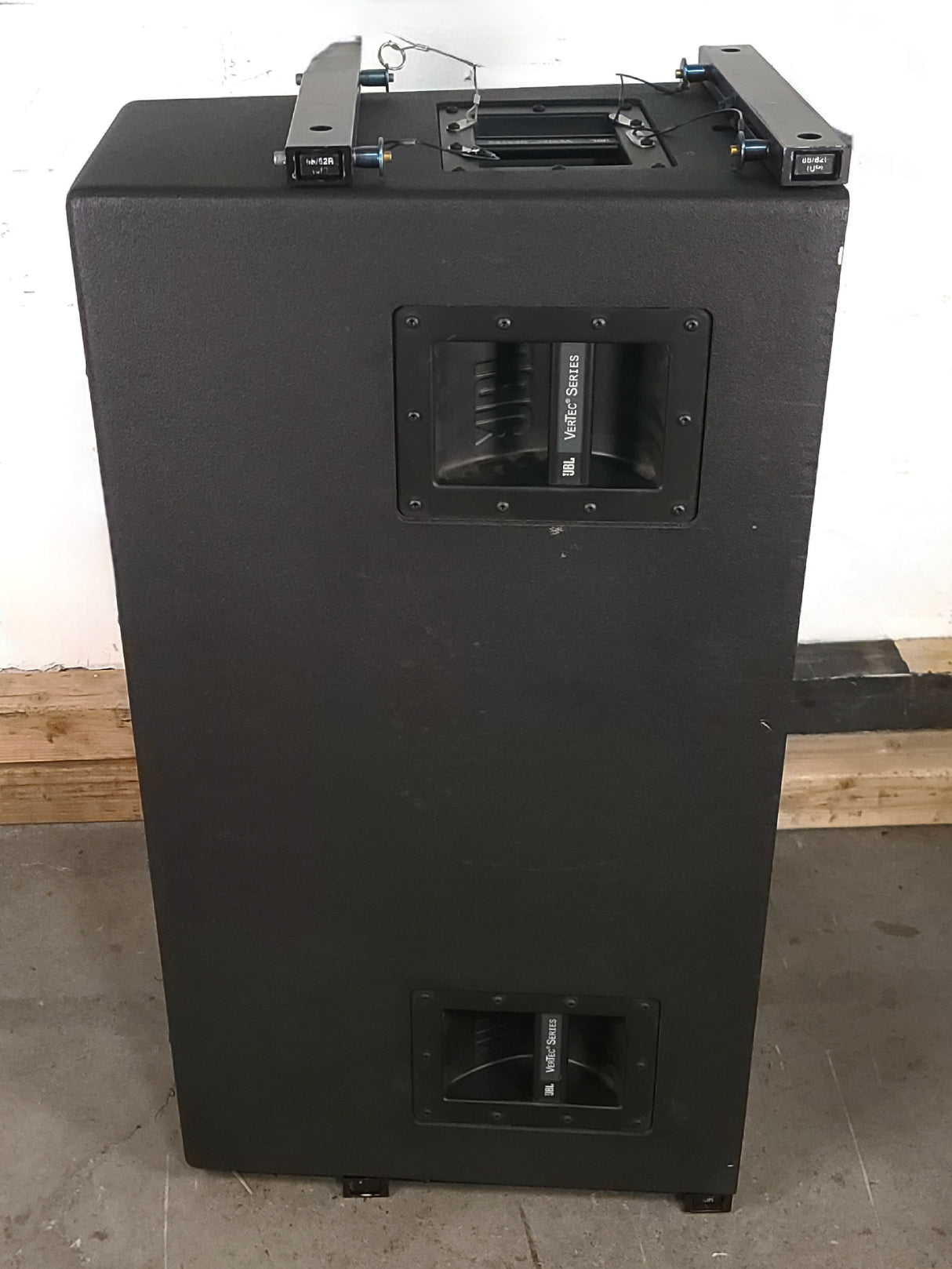 JBL VT4888 VerTec Series 3-Way Passive Line Array Speaker w/ Wheeled Dolly and Soft Cover