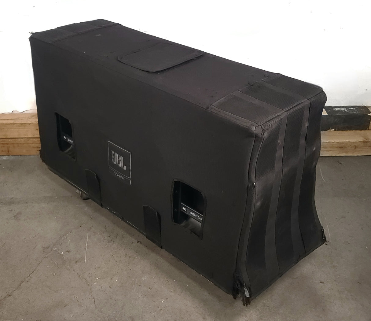 JBL VT4888 VerTec Series 3-Way Passive Line Array Speaker w/ Wheeled Dolly and Soft Cover