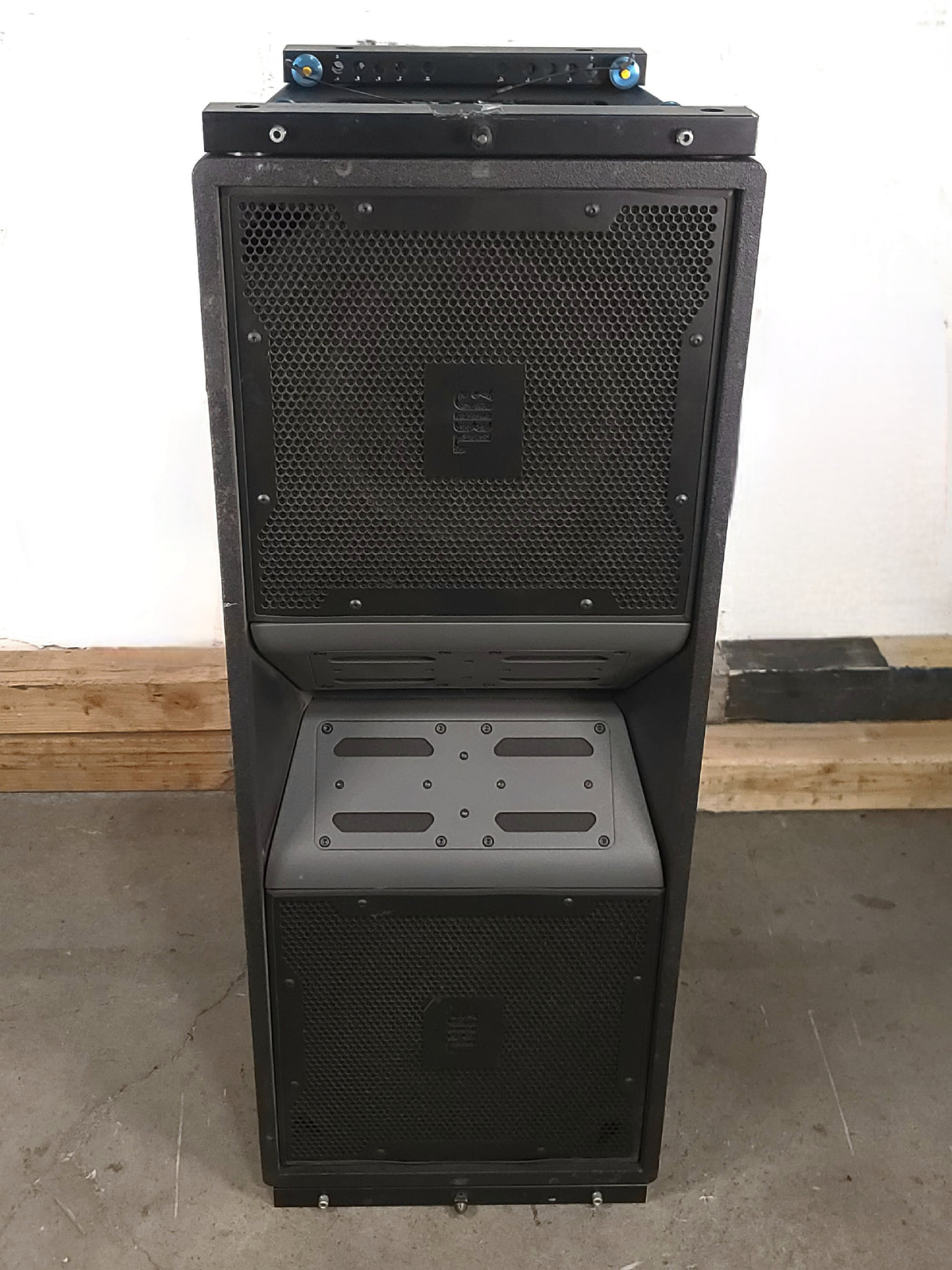 JBL VT4888 VerTec Series 3-Way Passive Line Array Speaker w/ Wheeled Dolly and Soft Cover