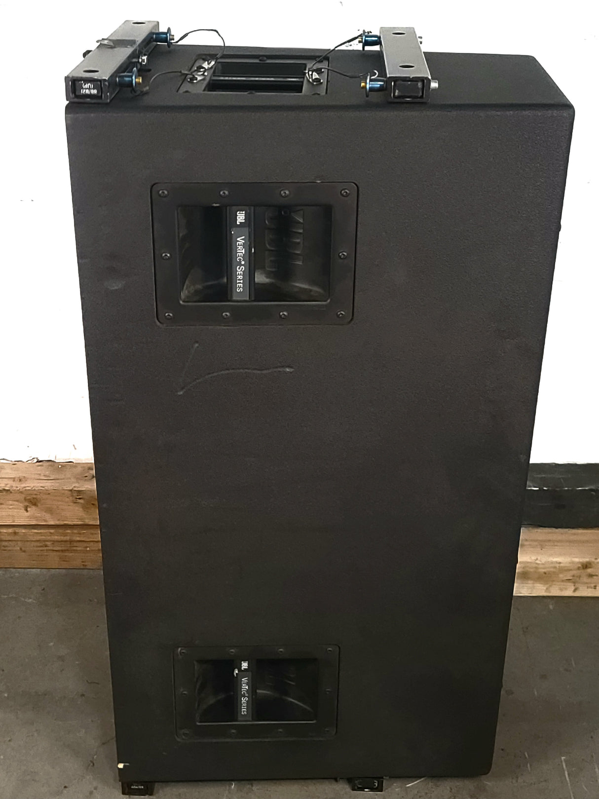 JBL VT4888 VerTec Series 3-Way Passive Line Array Speaker w/ Wheeled Dolly and Soft Cover