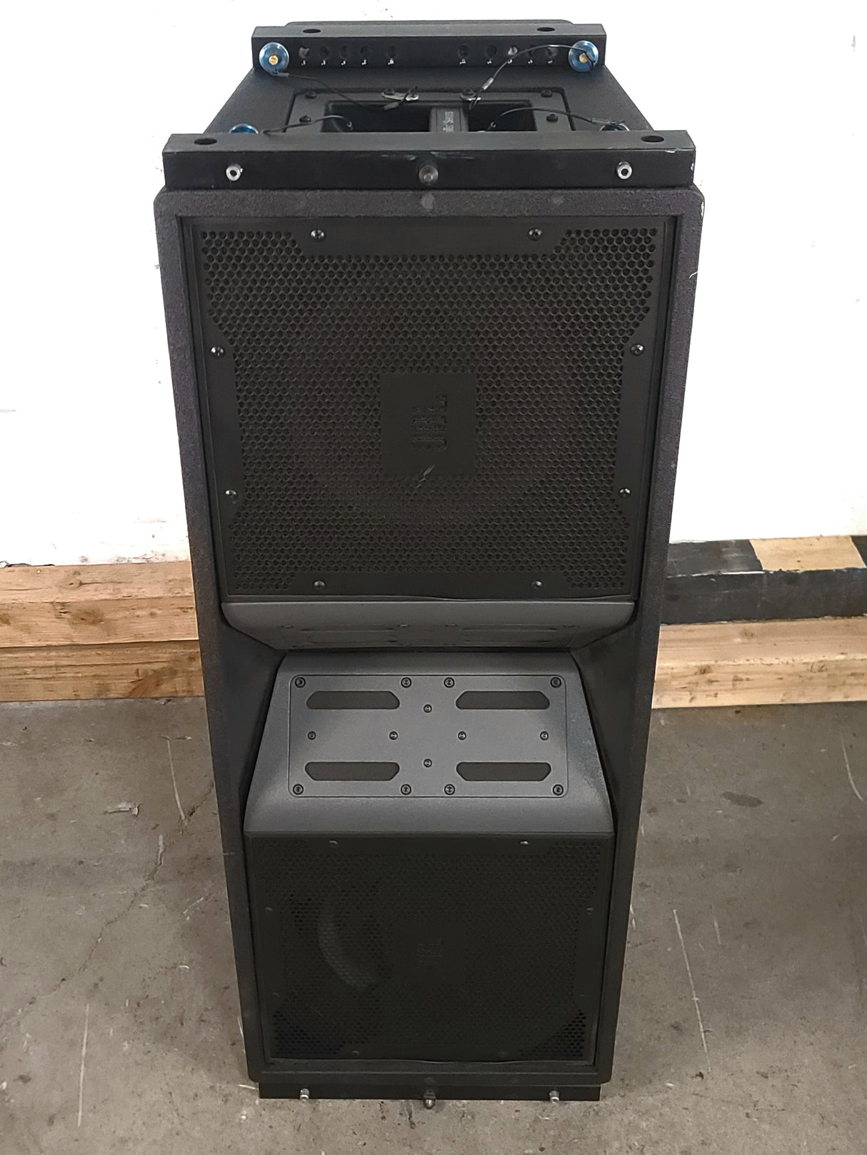 JBL VT4888 VerTec Series 3-Way Passive Line Array Speaker w/ Wheeled Dolly and Soft Cover