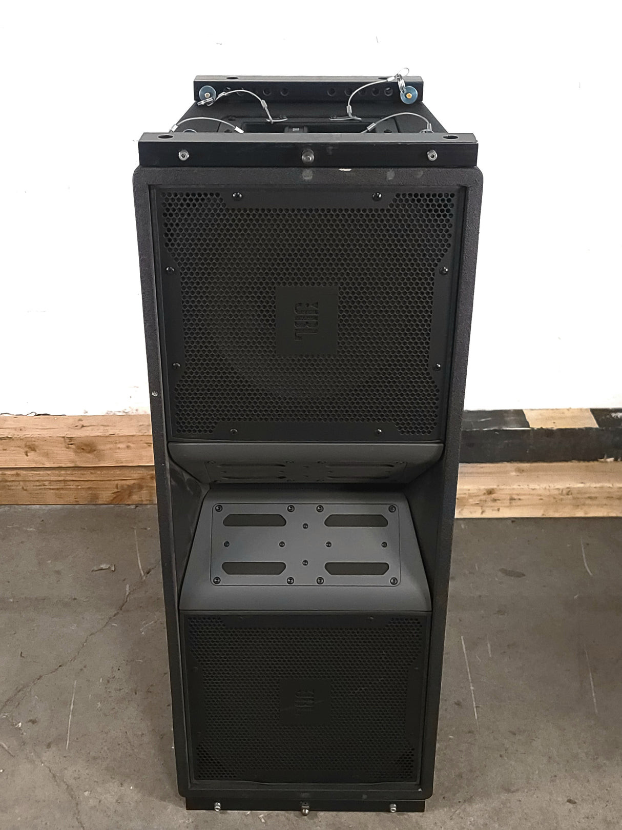 JBL VT4888 VerTec Series 3-Way Passive Line Array Speaker w/ Wheeled Dolly and Soft Cover
