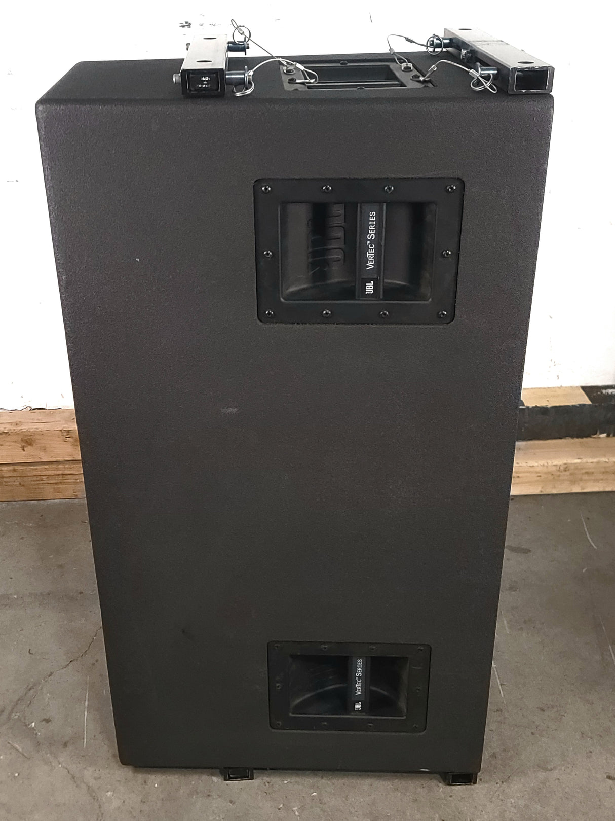 JBL VT4888 VerTec Series 3-Way Passive Line Array Speaker w/ Wheeled Dolly and Soft Cover