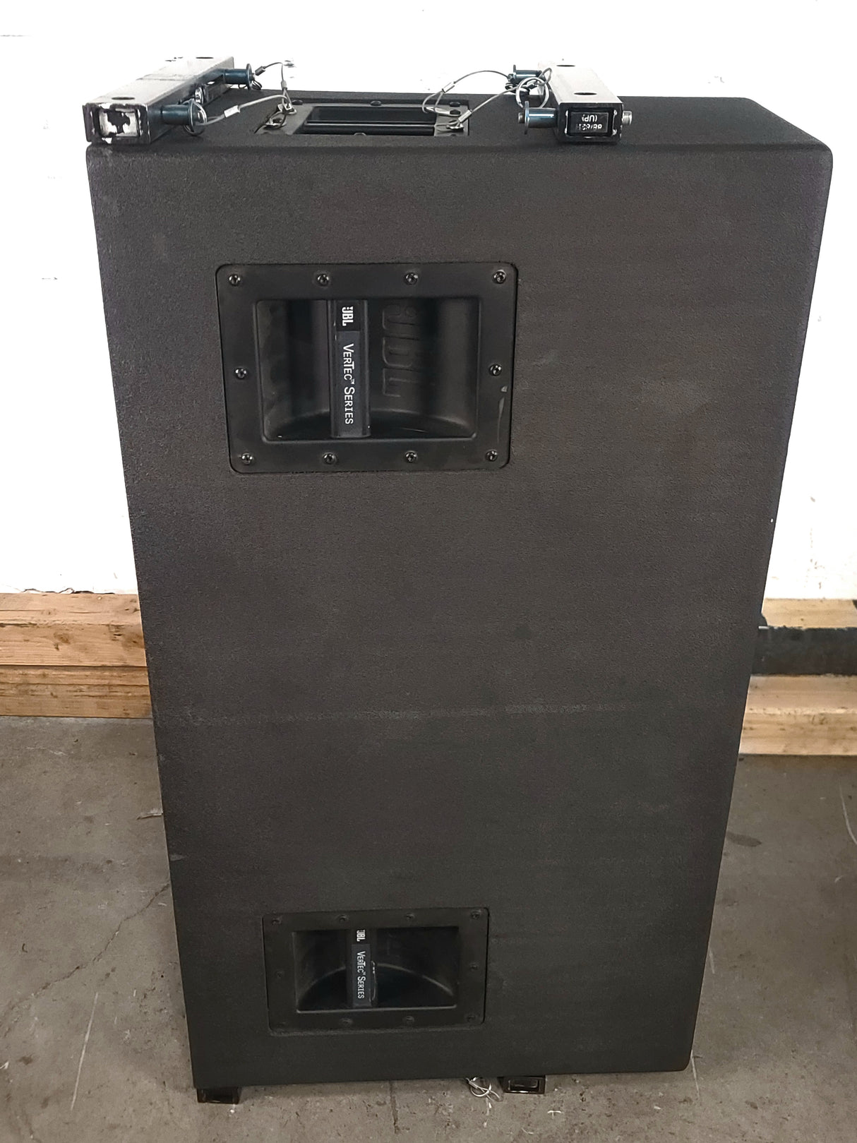 JBL VT4888 VerTec Series 3-Way Passive Line Array Speaker w/ Wheeled Dolly and Soft Cover