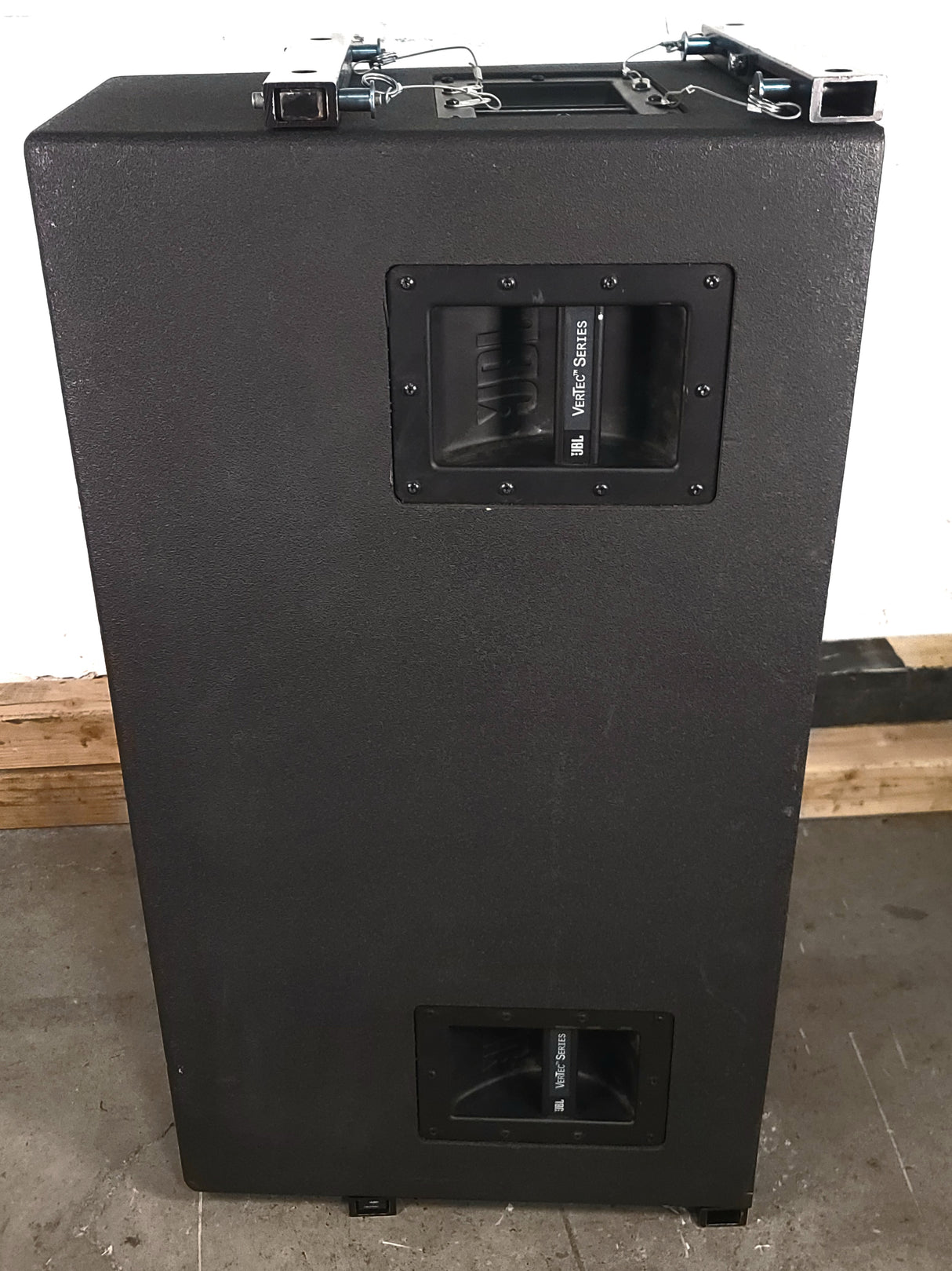 JBL VT4888 VerTec Series 3-Way Passive Line Array Speaker w/ Wheeled Dolly and Soft Cover