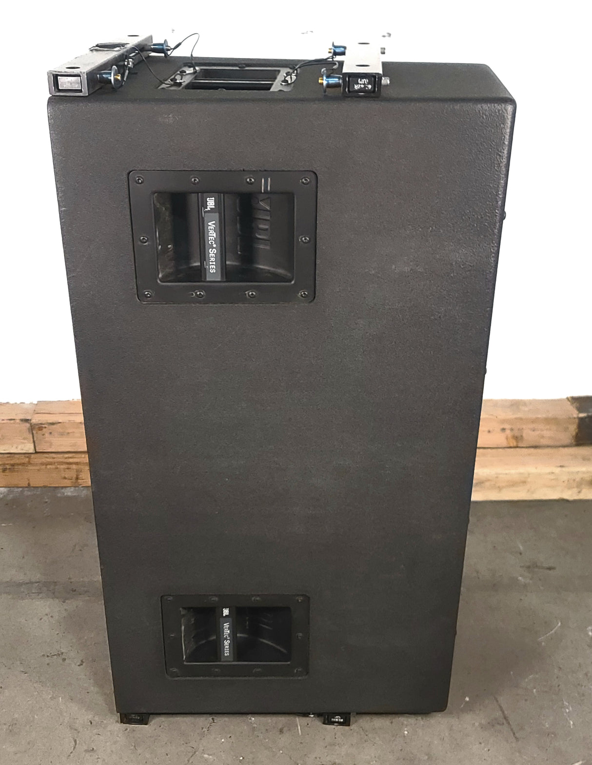 JBL VT4888 VerTec Series 3-Way Passive Line Array Speaker w/ Wheeled Dolly and Soft Cover