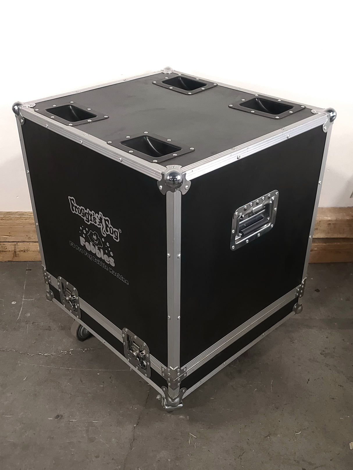 Froggy's Fog Fobbles F8 Pro Fog/Haze/Bubbles Machine in Wheeled Road Case