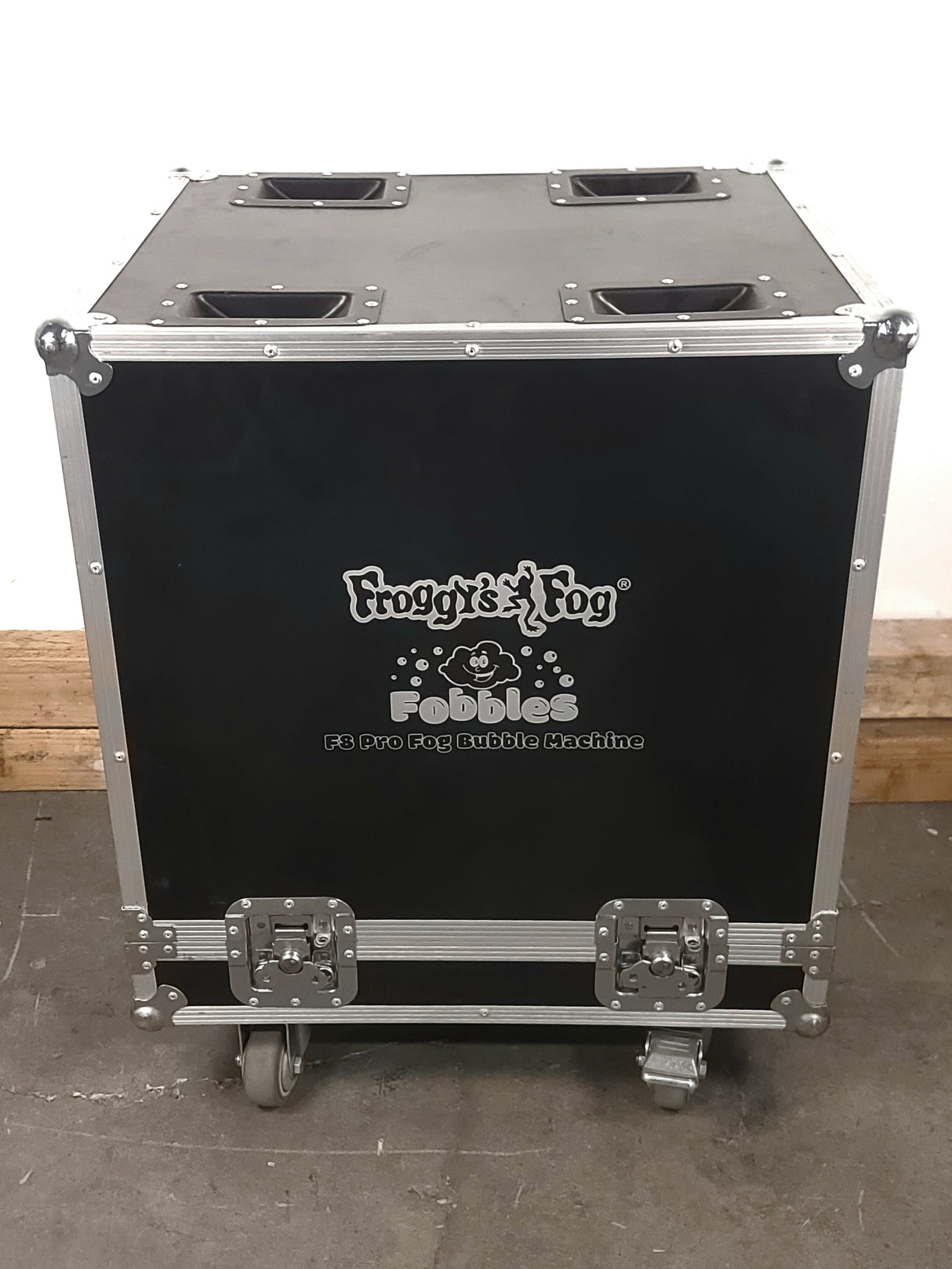 Froggy's Fog Fobbles F8 Pro Fog/Haze/Bubbles Machine in Wheeled Road Case