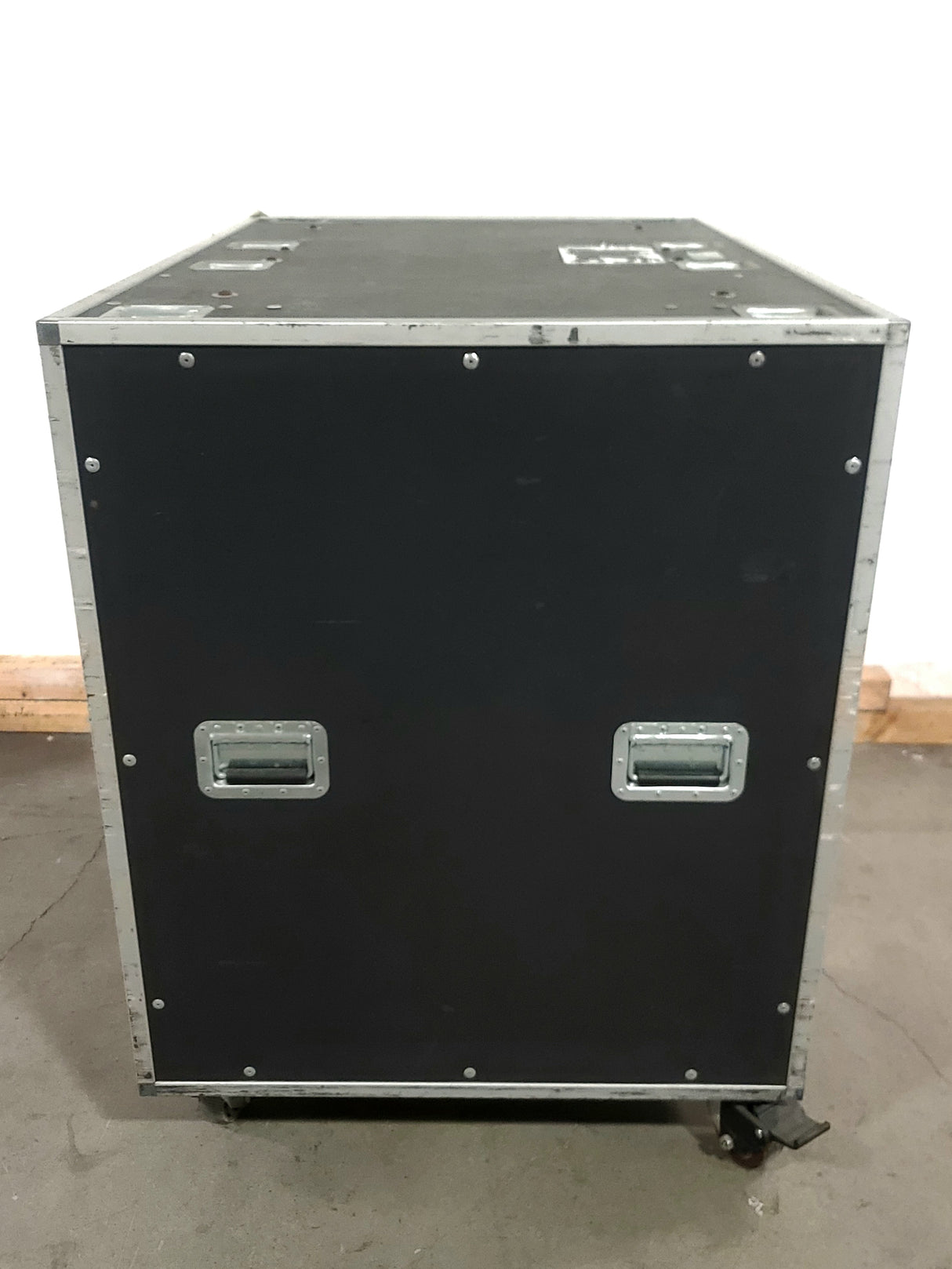 42x33x39 Olympic Wheeled Road Case w/ (2) 20RU Removable Rack Units