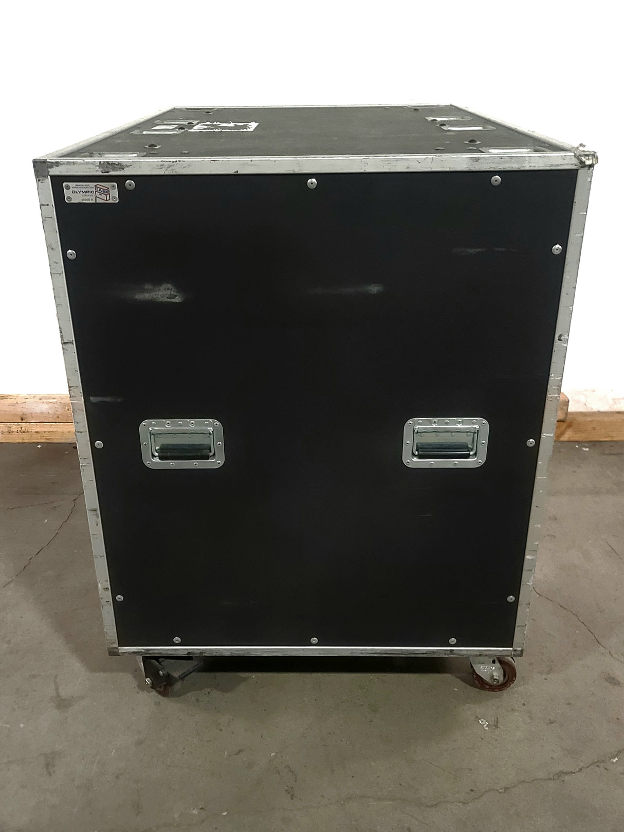 42x33x39 Olympic Wheeled Road Case w/ (2) 20RU Removable Rack Units