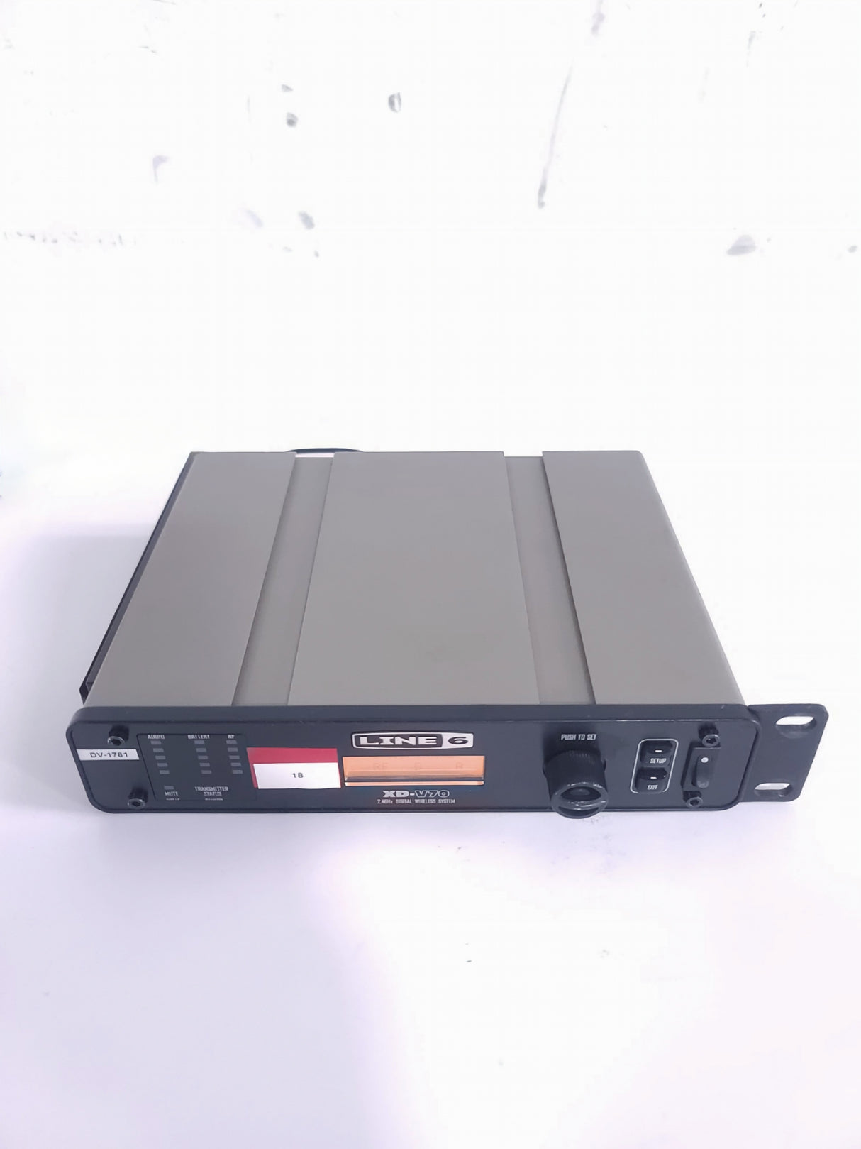 Line6 XD-V70 2.4GHz Digital Wireless System w/ 9V DC PSU