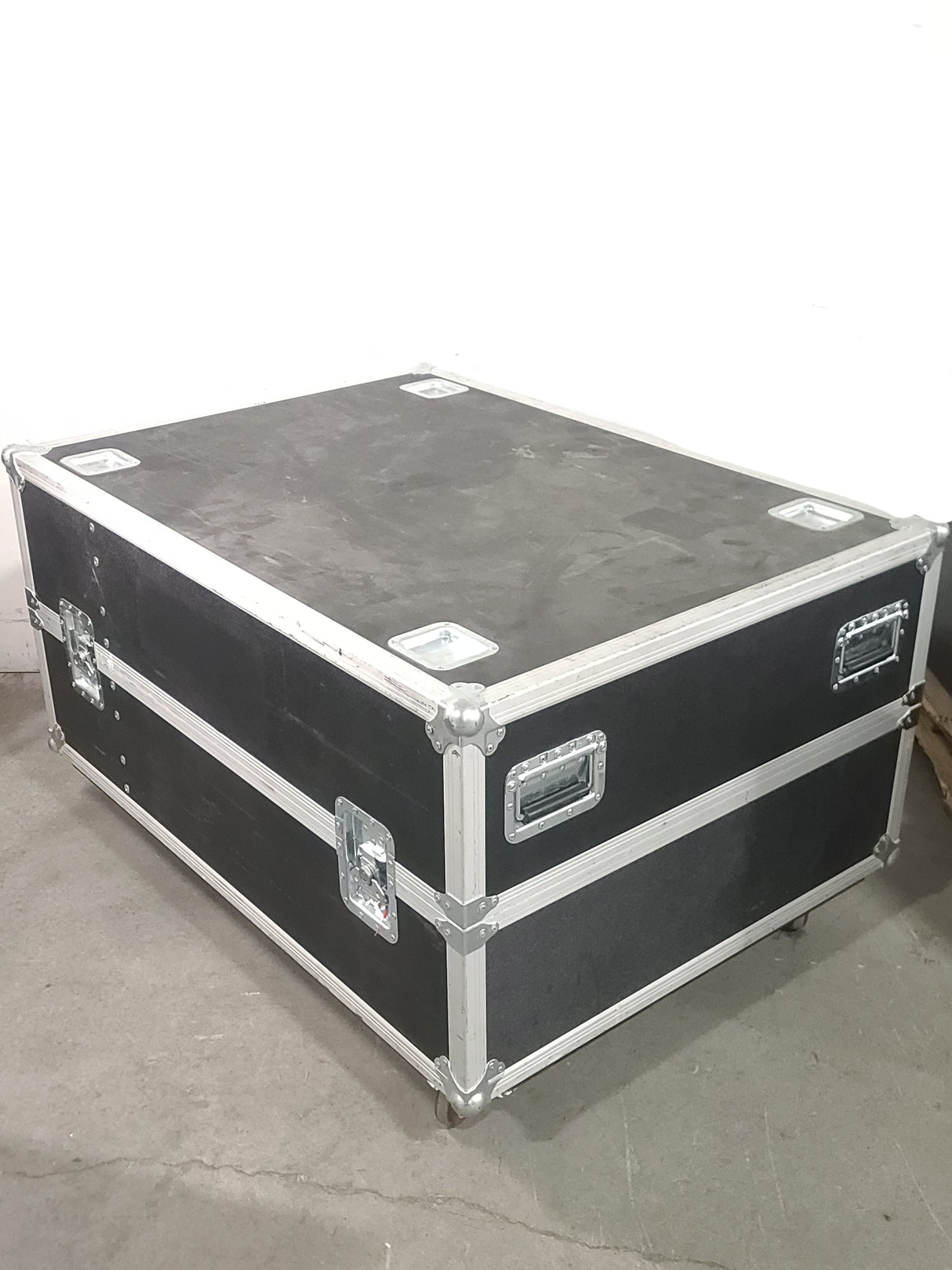 Christie D12HD-H (Lamp 1 608, Lamp 2 602 Hours) 10,000 Lumens HD 0.95" DLP x 1 1080P Large Venue Projector (NO LENS) In Wheeled Road Case