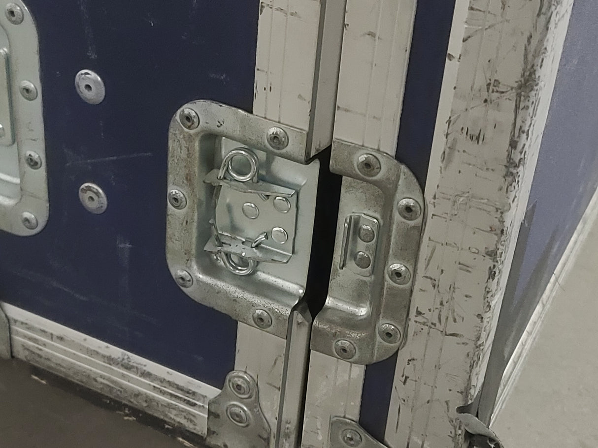 Custom Fitted 22x40x35 Wheeled Road Case