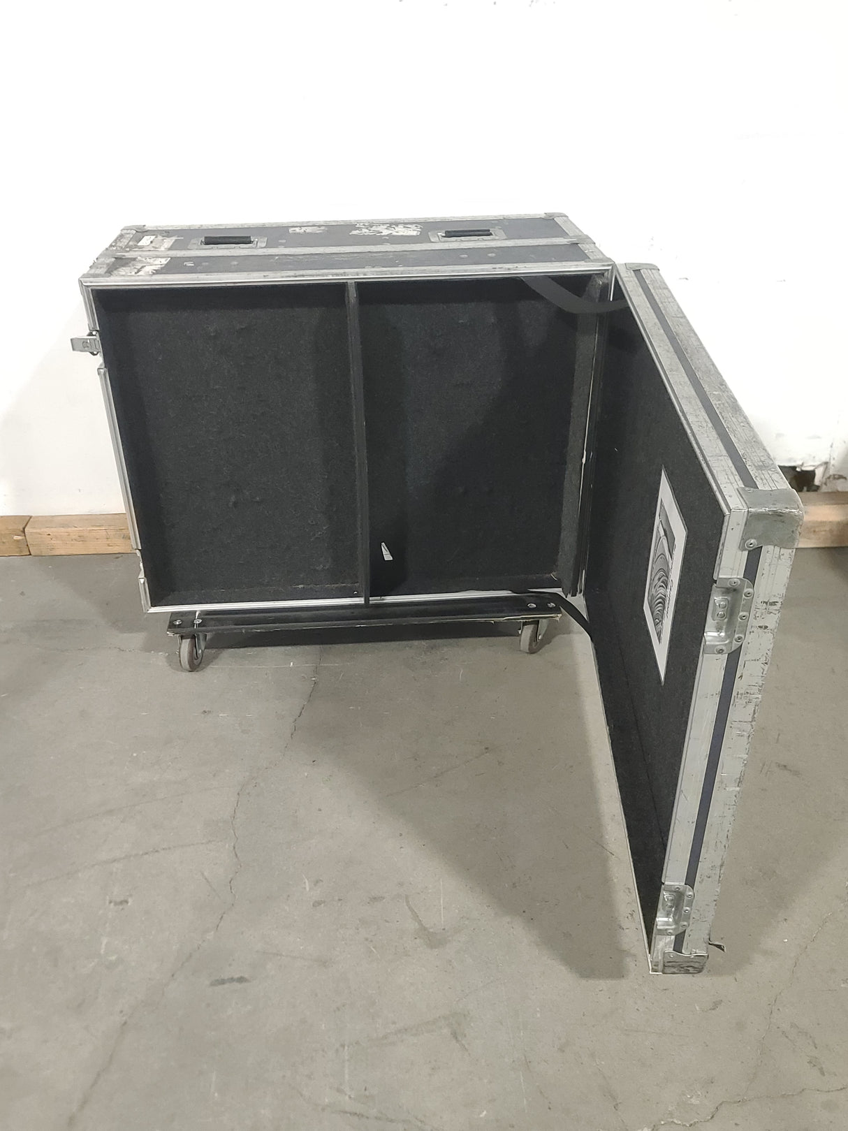 Custom Fitted 22x40x35 Wheeled Road Case