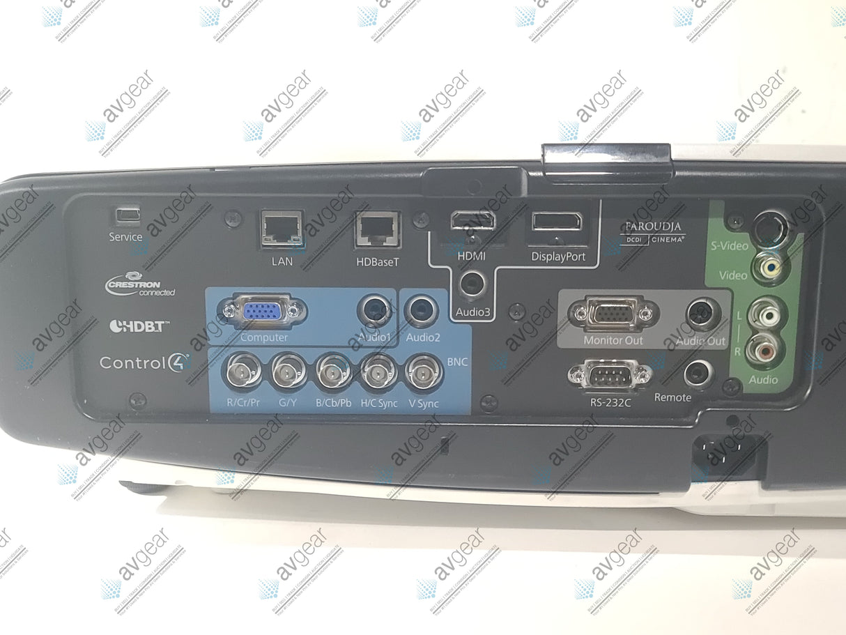 Epson G6470WU 4,500 Lumen WUXGA 3LCD Conference Projector (654 Lamp Hours) in Wheeled Road Case