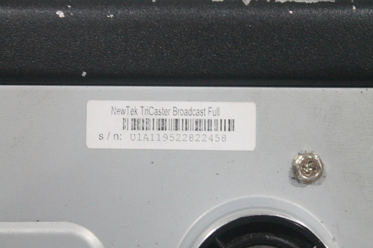 Newtek TriCaster Broadcast TC550 Video Production Switcher w/ Hard Carrying Case (NO LATCHES)