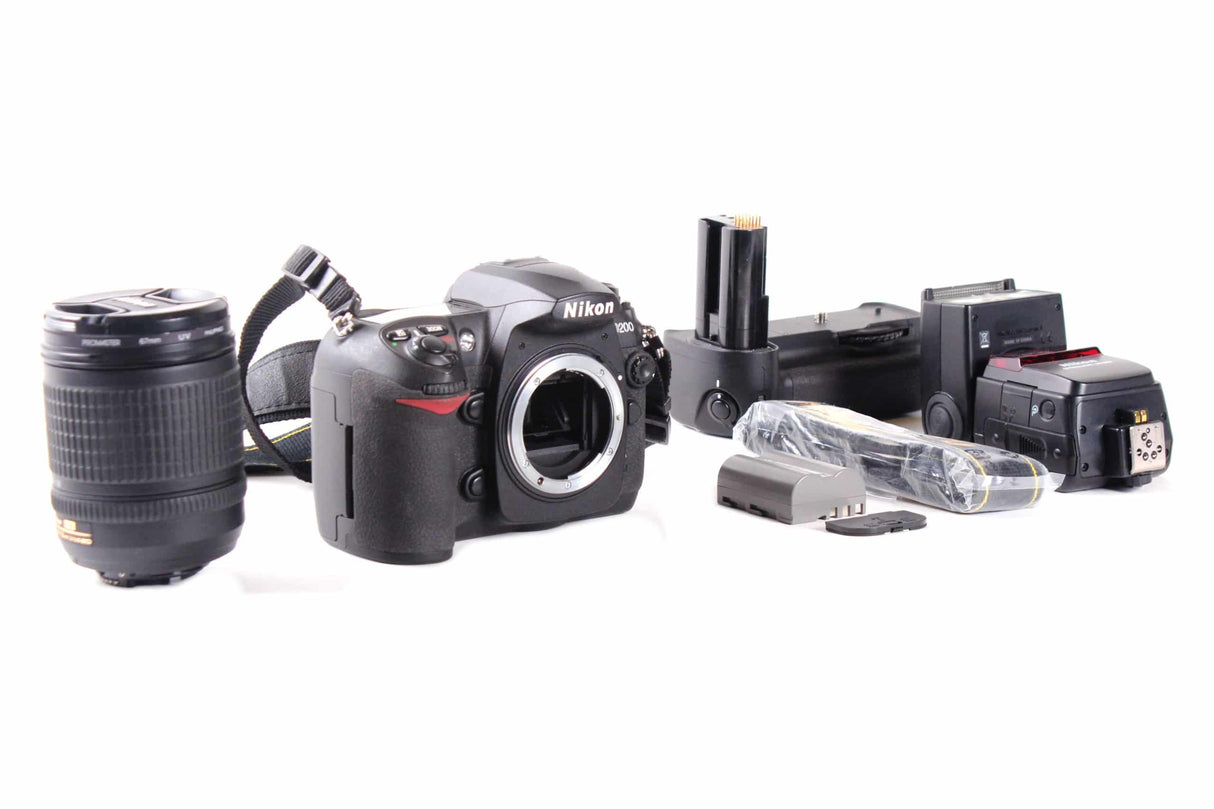 Nikon D200 10.2MP Digital Camera Kit
