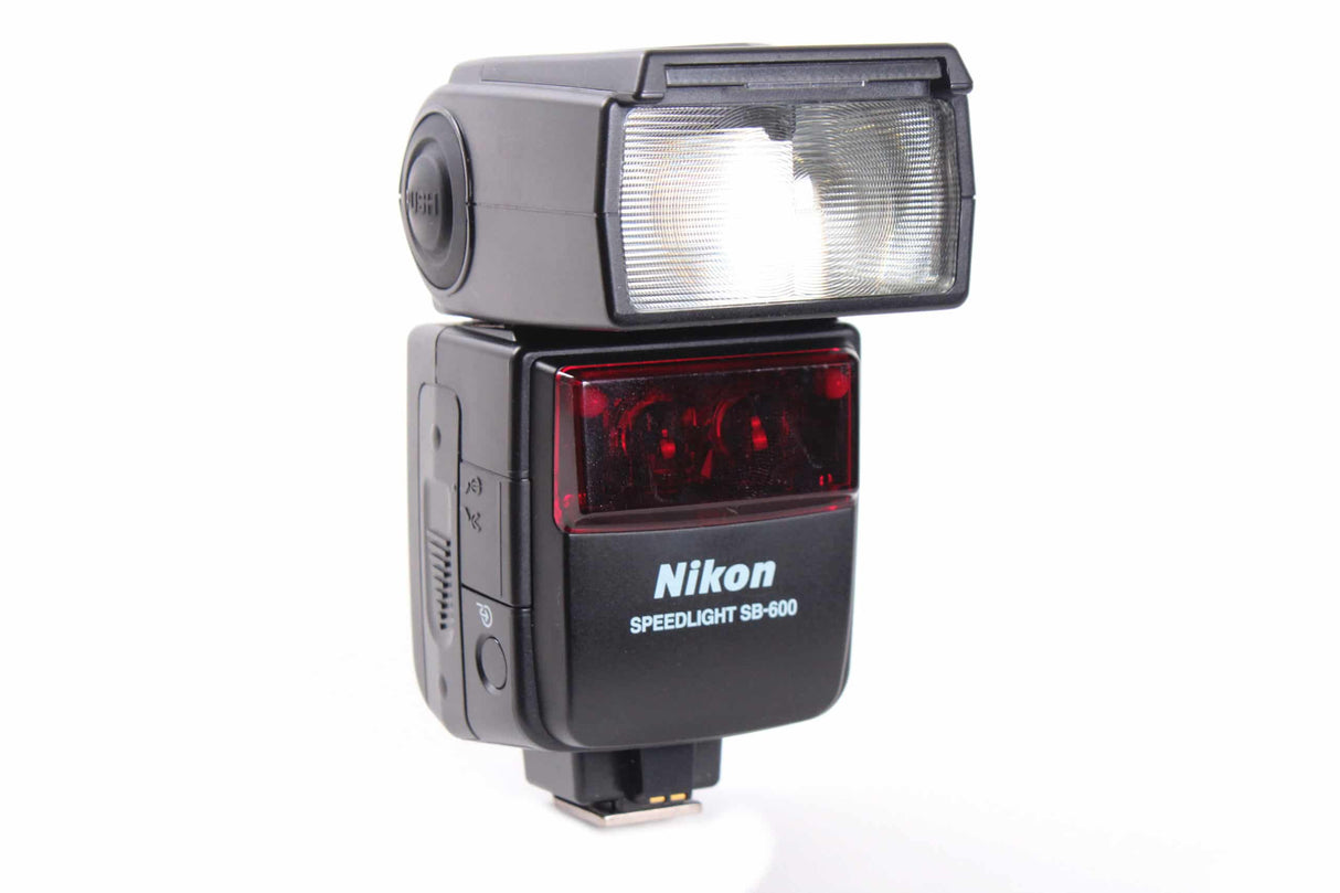 Nikon D200 10.2MP Digital Camera Kit