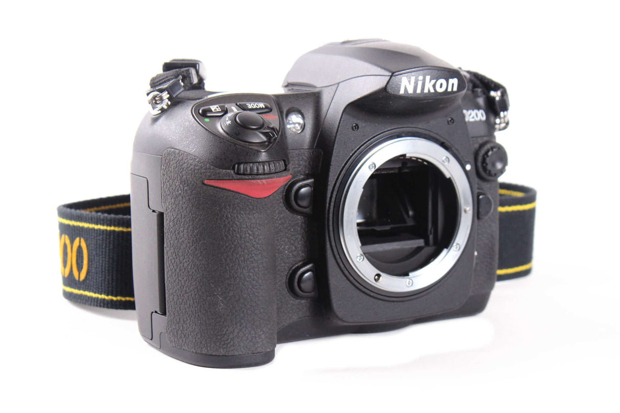 Nikon D200 10.2MP Digital Camera Kit
