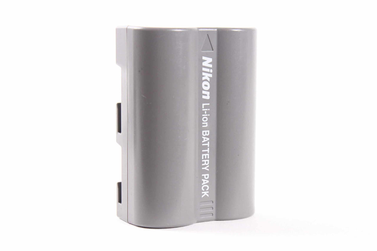 Nikon D200 10.2MP Digital Camera Kit