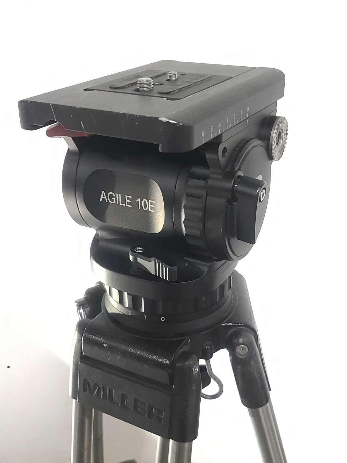 Ozen Miller Two Stage Tripod (Max Hight 62") w/ Agile 10 Fluid Head In Soft Carrying Case