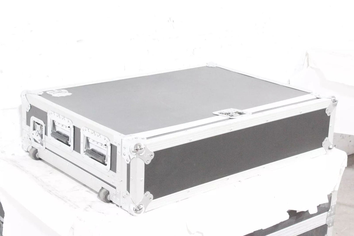 Peavey MD Series 16x6 Monitor Mixer System in Hard Rolling Case