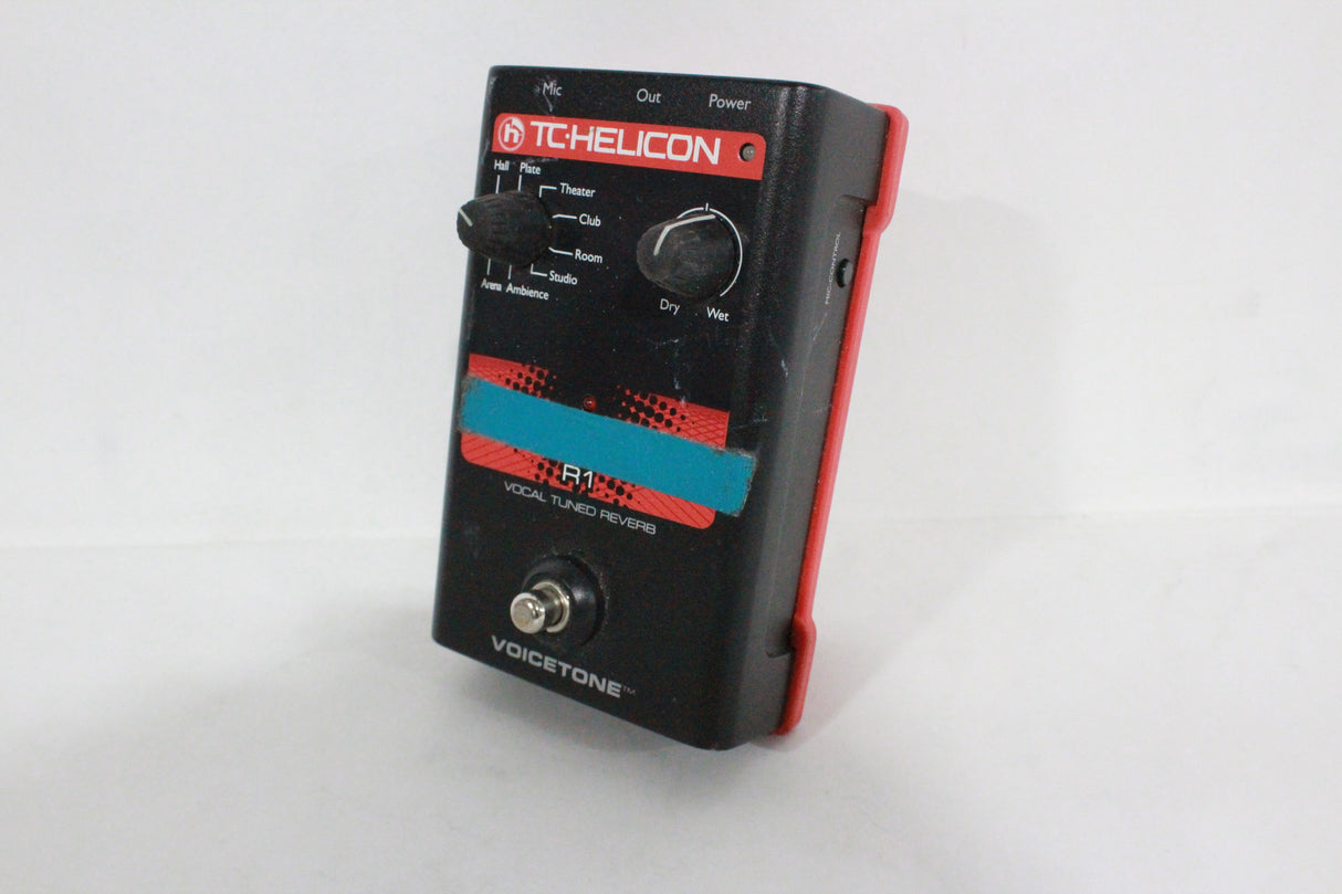 TC Helicon VOICETONE R1 Single-Button Stompbox for Studio-Quality Live Vocal Reverb