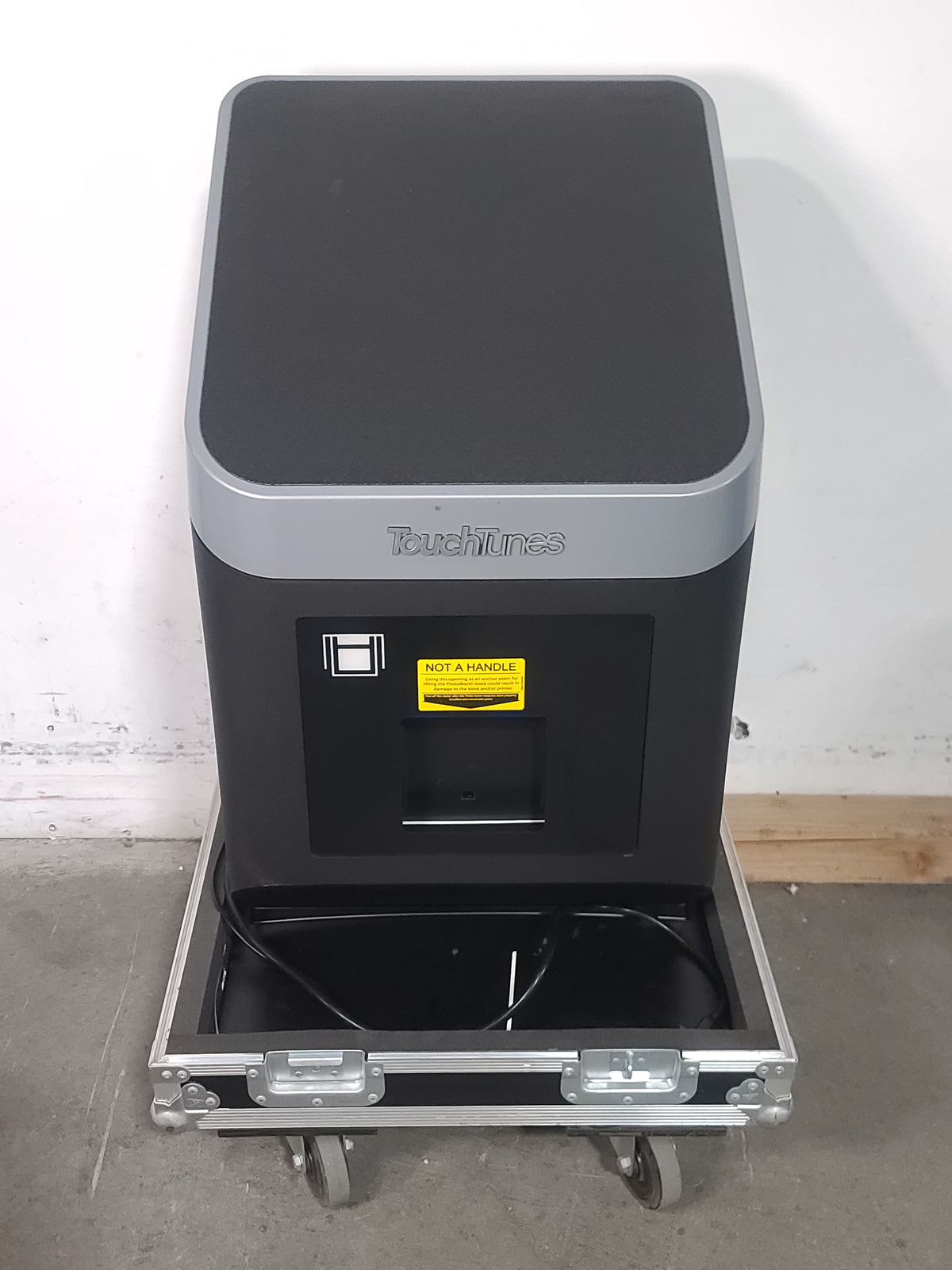 Virtu Sinfonia Color Stream Touchtunes Photo Booth Jukebox Printer in Wheeled Road Case