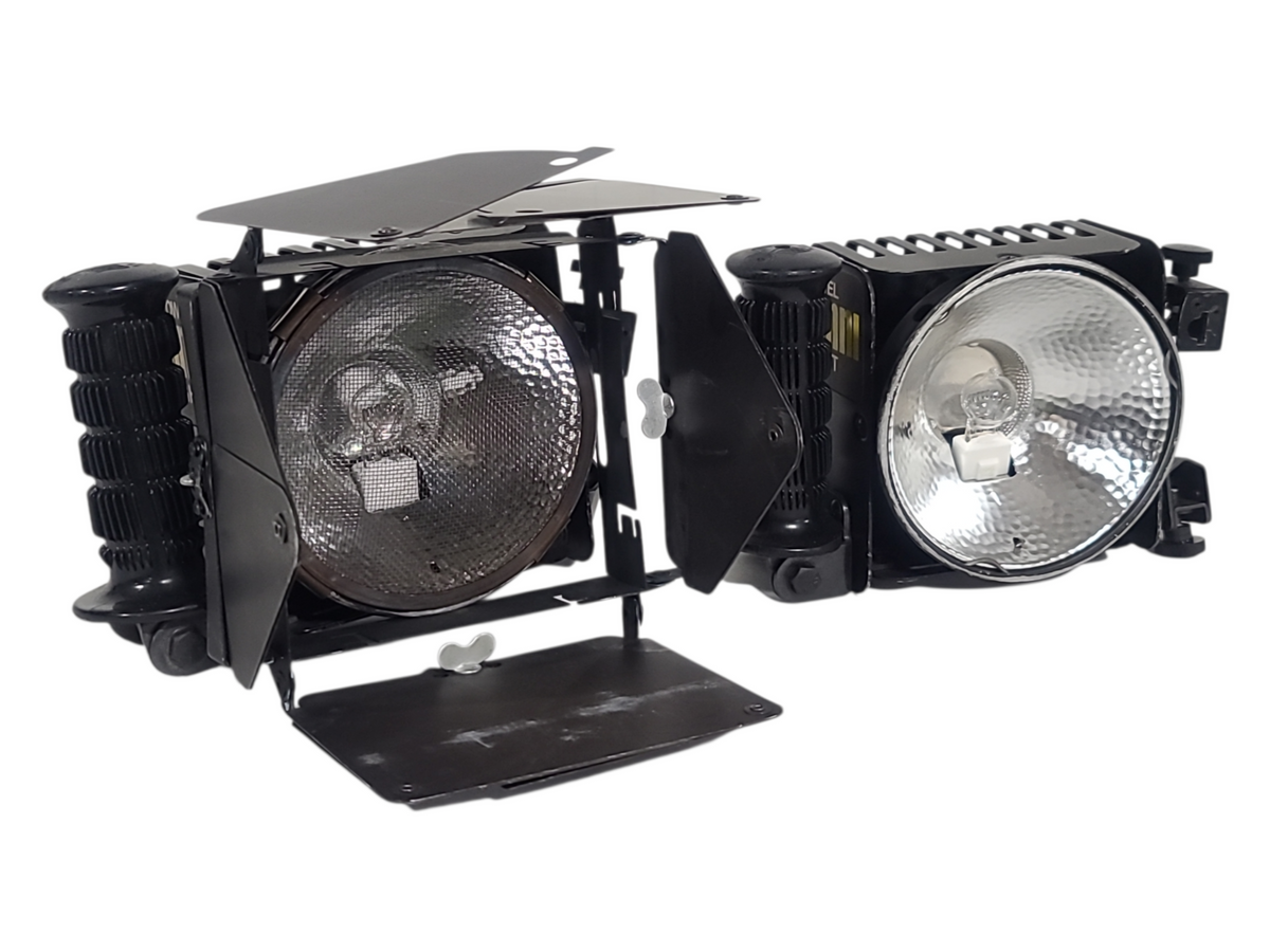 Lowel Omni & Tota Lighting Kit w/ Accessories in Hard Case