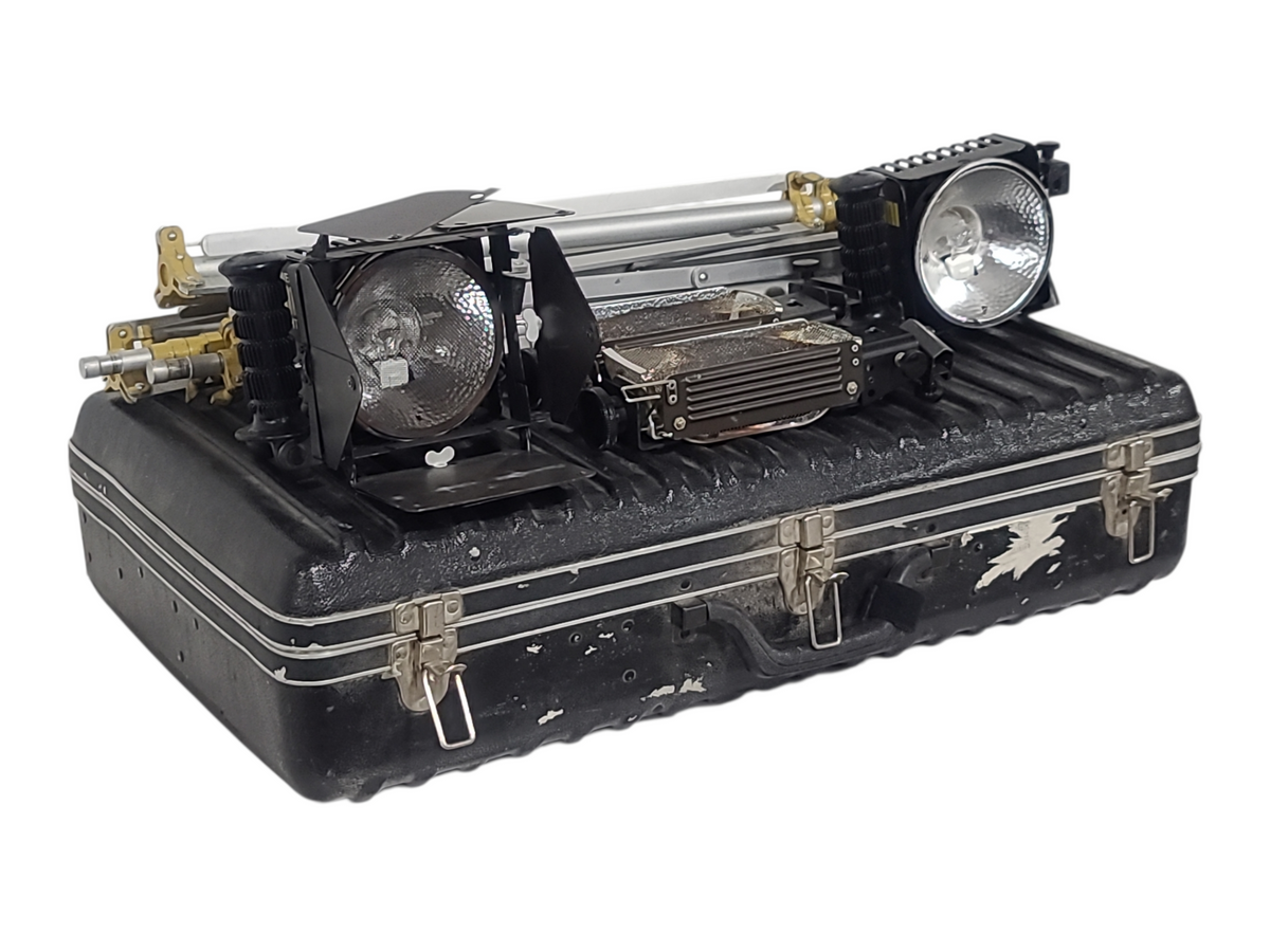 Lowel Omni & Tota Lighting Kit w/ Accessories in Hard Case