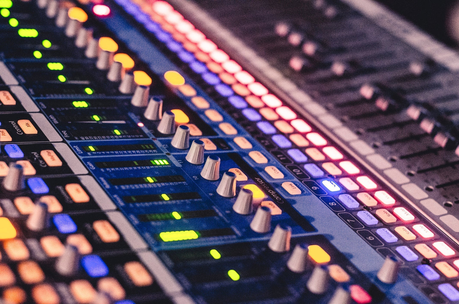 Analog vs Digital Audio Mixers: Which is Best for Live Sound