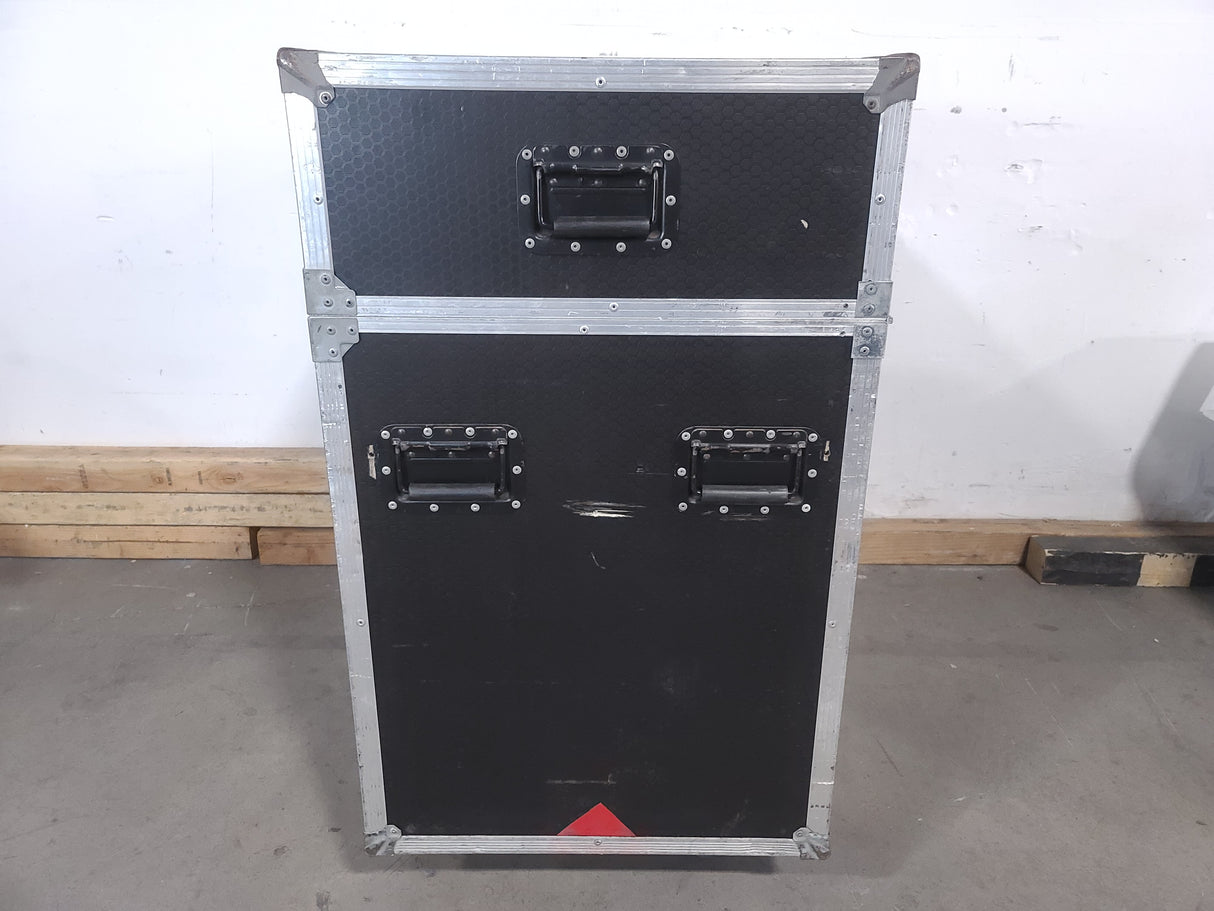 (2) Vari-Lite VLX Wash Moving Head Lights w/ (4) Mounting Brackets & (4) Mounting Clamp in Wheeled Road Case