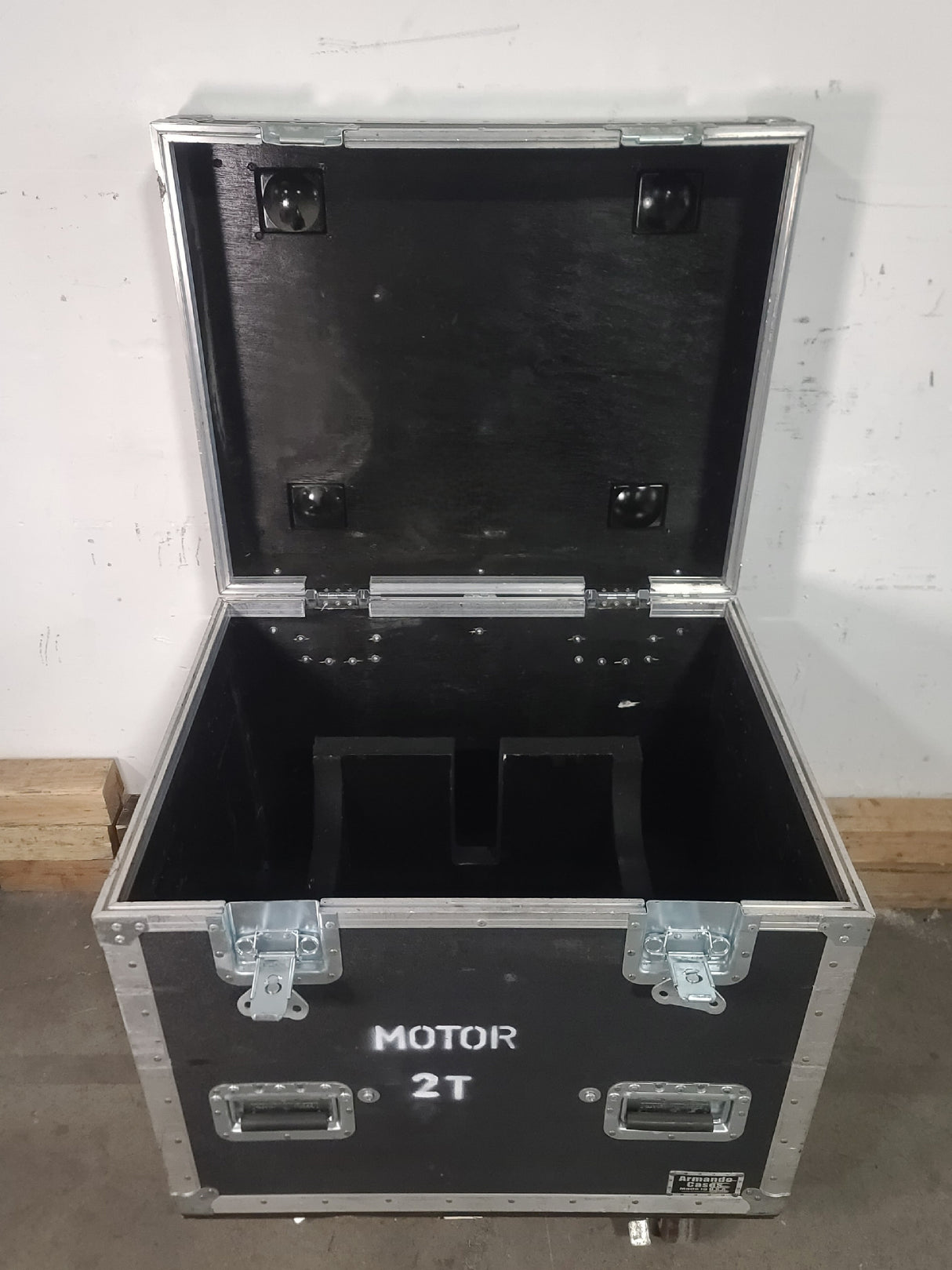 Armando Cases (22x28x21) Wheeled Road Case