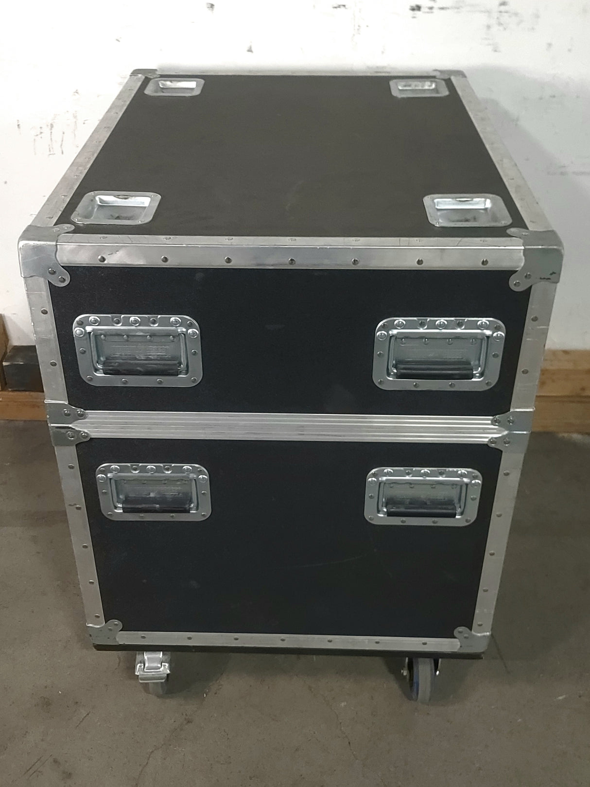 Armando Cases (2) [16x27x16] Custom Speaker Wheeled Road Case
