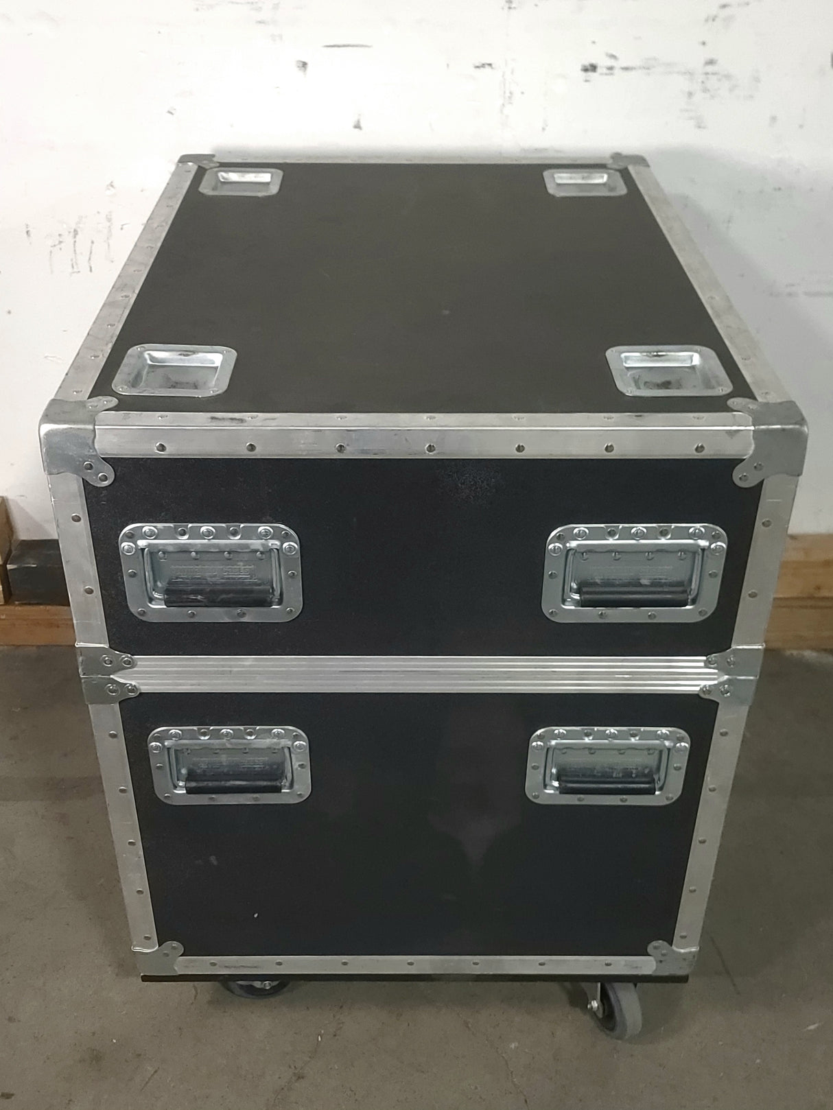 Armando Cases (2) [16x27x16] Custom Speaker Wheeled Road Case