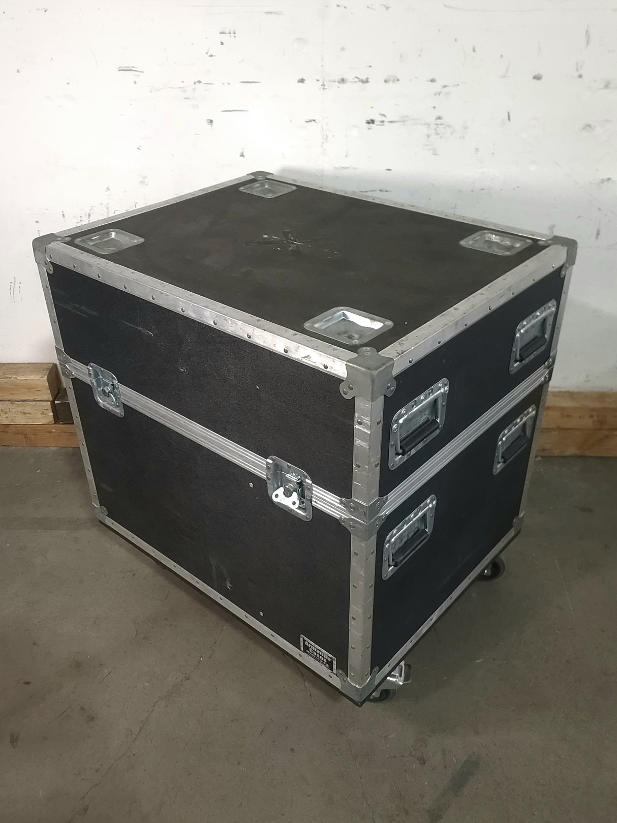 Armando Cases (2) [16x27x16] Custom Speaker Wheeled Road Case
