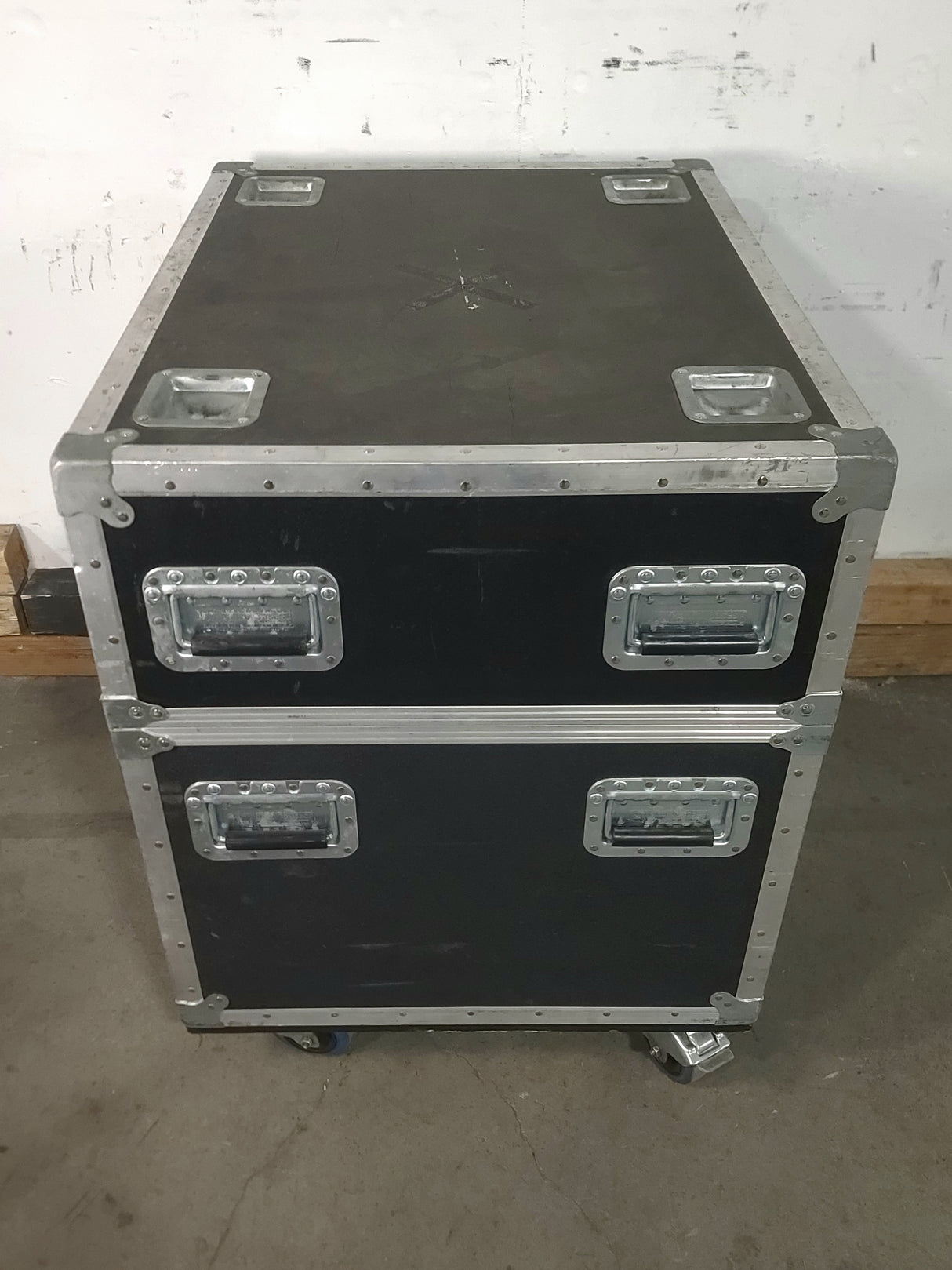 Armando Cases (2) [16x27x16] Custom Speaker Wheeled Road Case