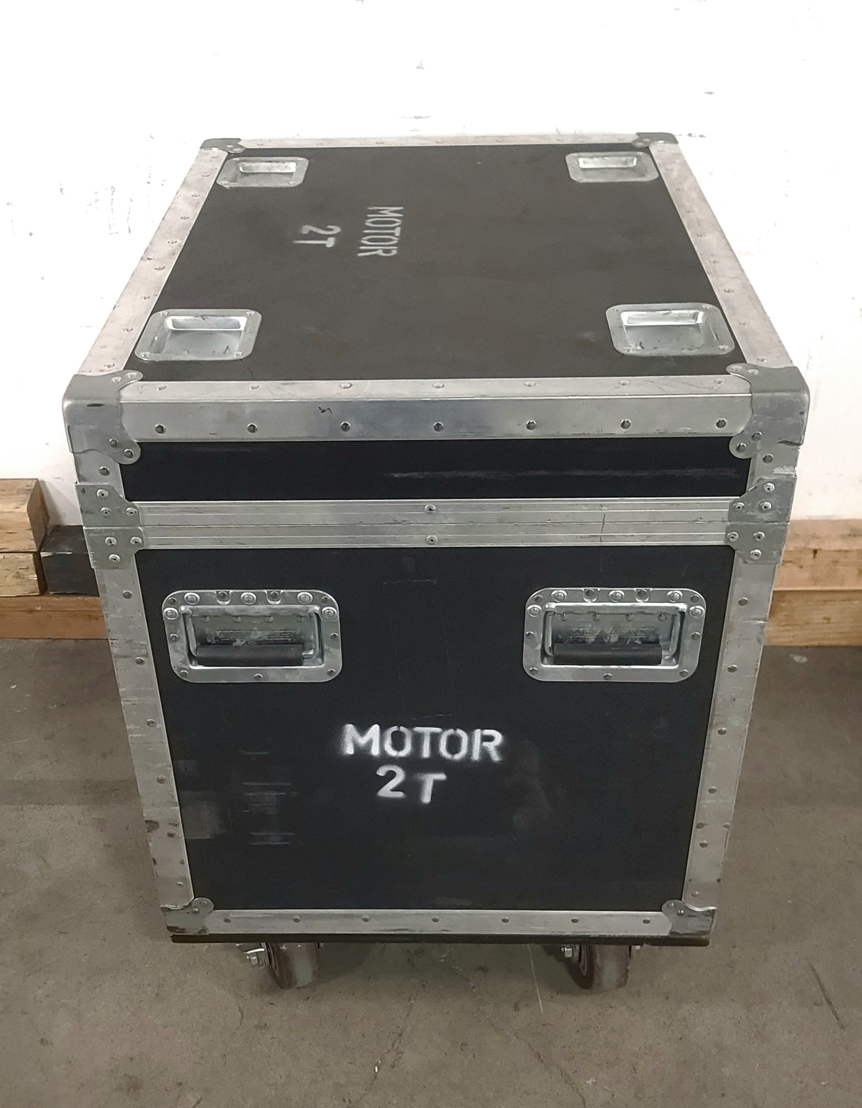 Armando Cases (22x28x21) Wheeled Road Case