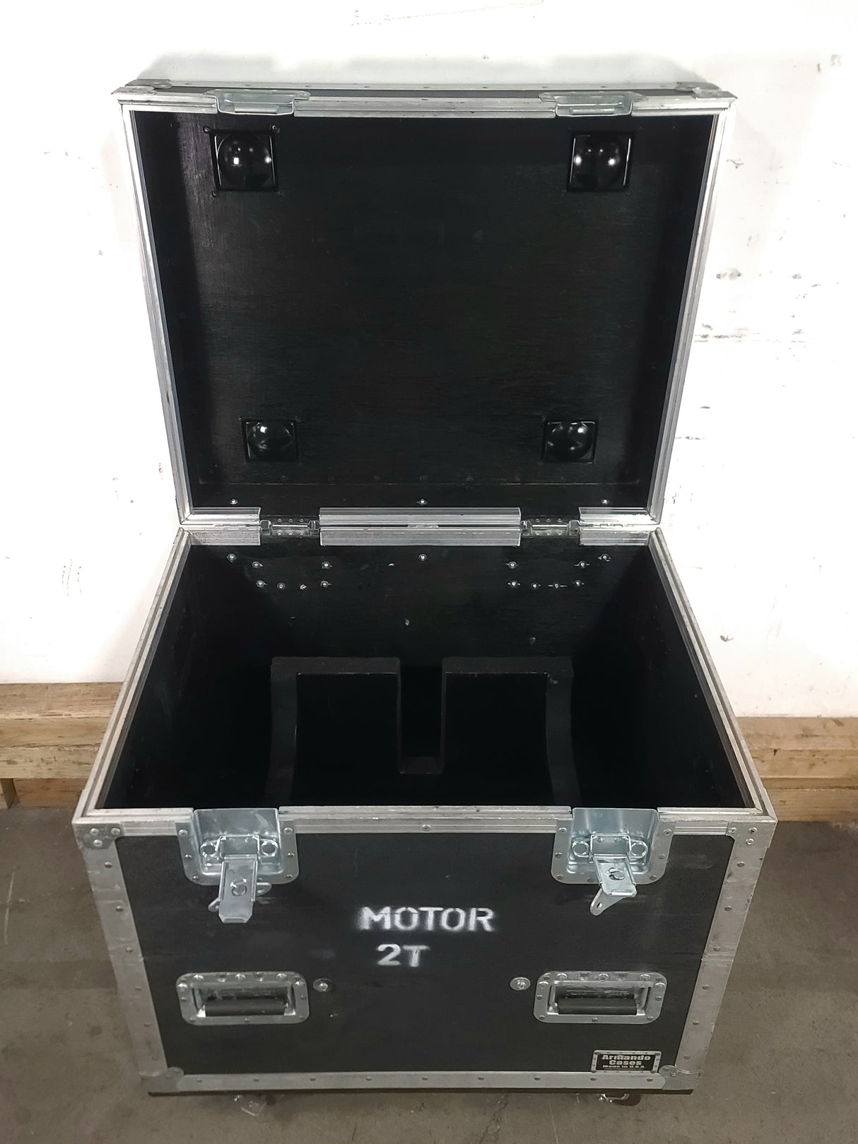 Armando Cases (22x28x21) Wheeled Road Case