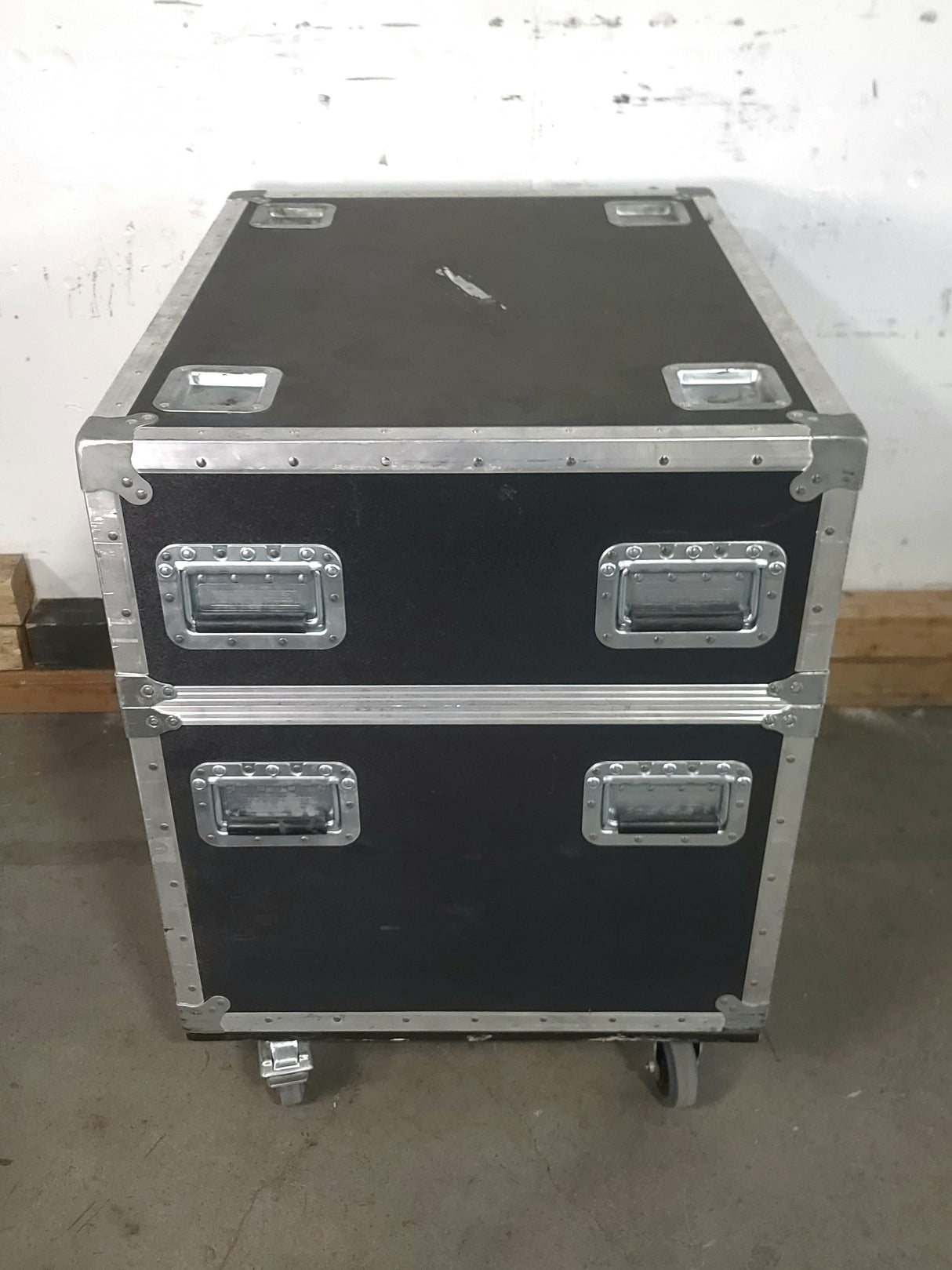 Armando Cases (2) [16x27x16] Custom Speaker Wheeled Road Case